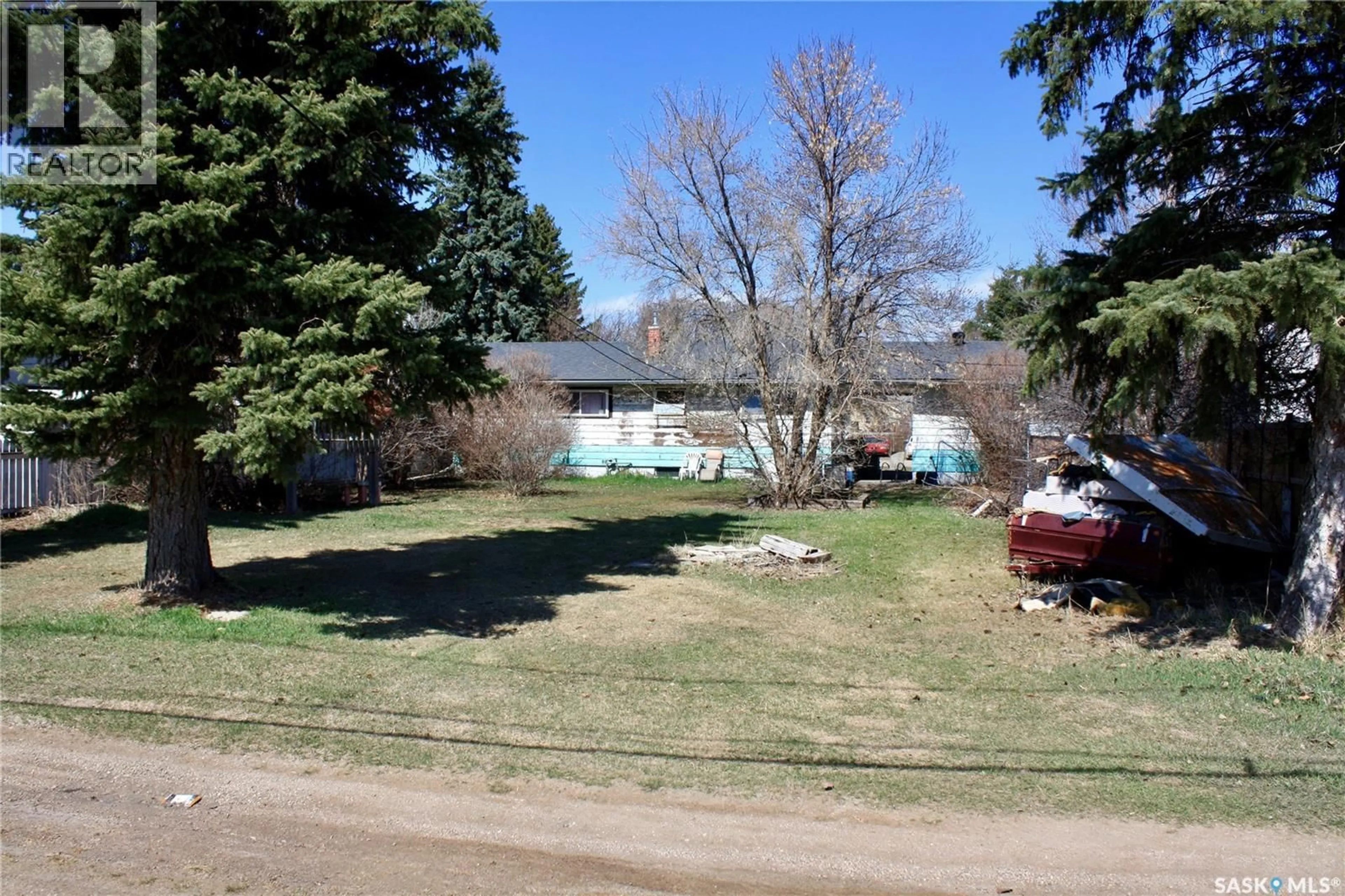 A pic from outside/outdoor area/front of a property/back of a property/a pic from drone, street for 209 2ND AVENUE, Allan Saskatchewan S0K0C0