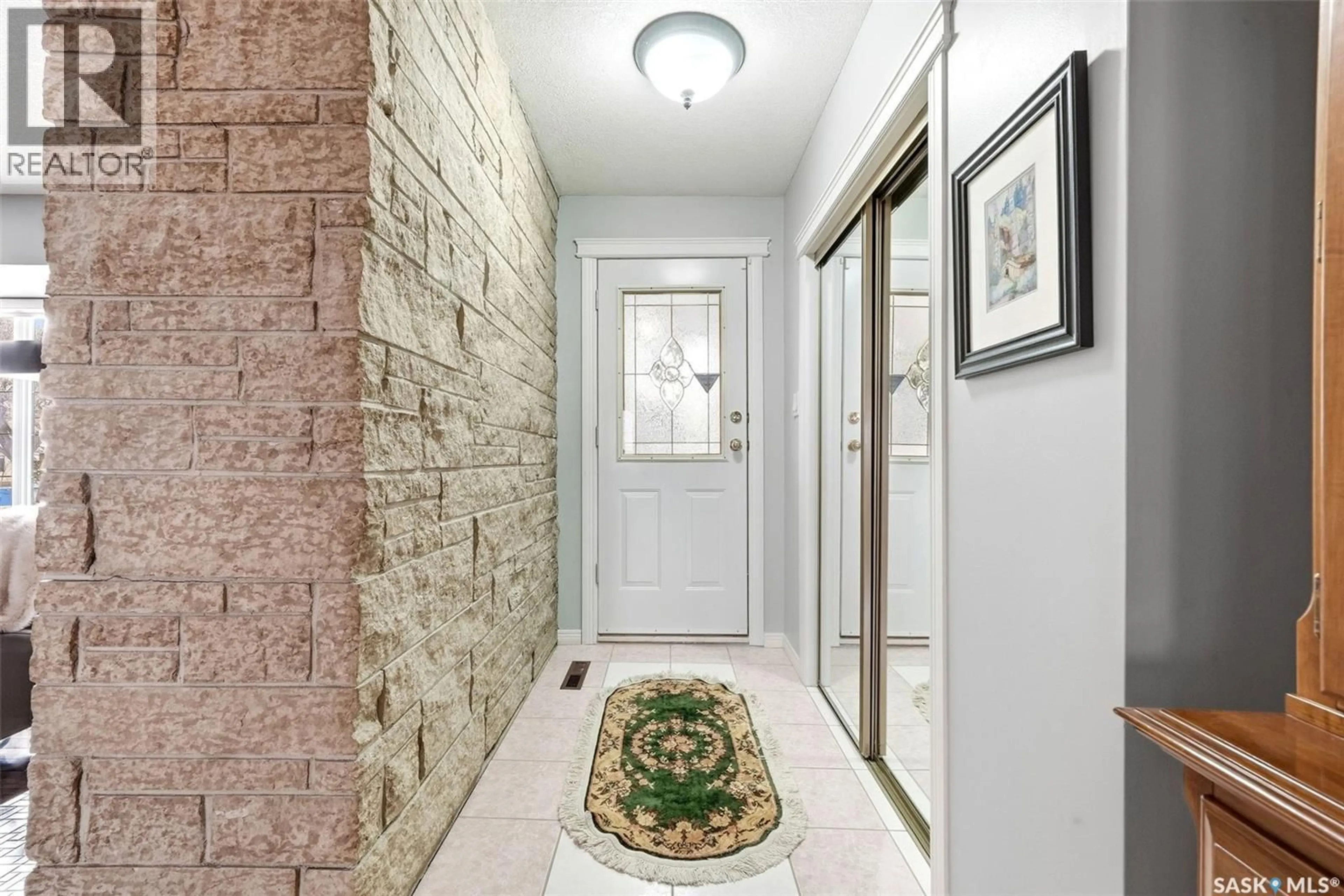 Indoor entryway for 4220 HILLSDALE STREET, Regina Saskatchewan S4S3Z2