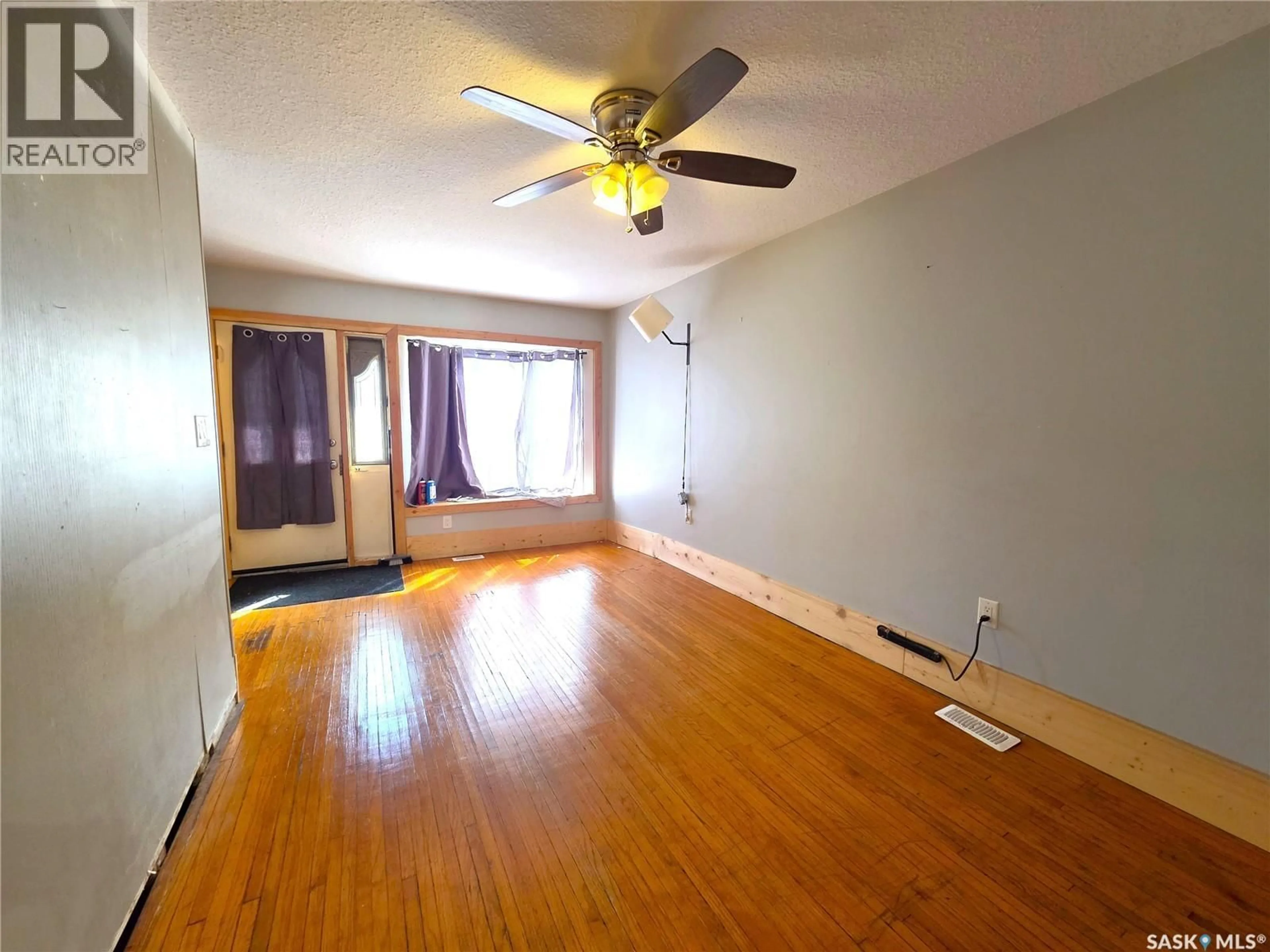 A pic of a room for 829 I AVENUE, Saskatoon Saskatchewan S7L2H2