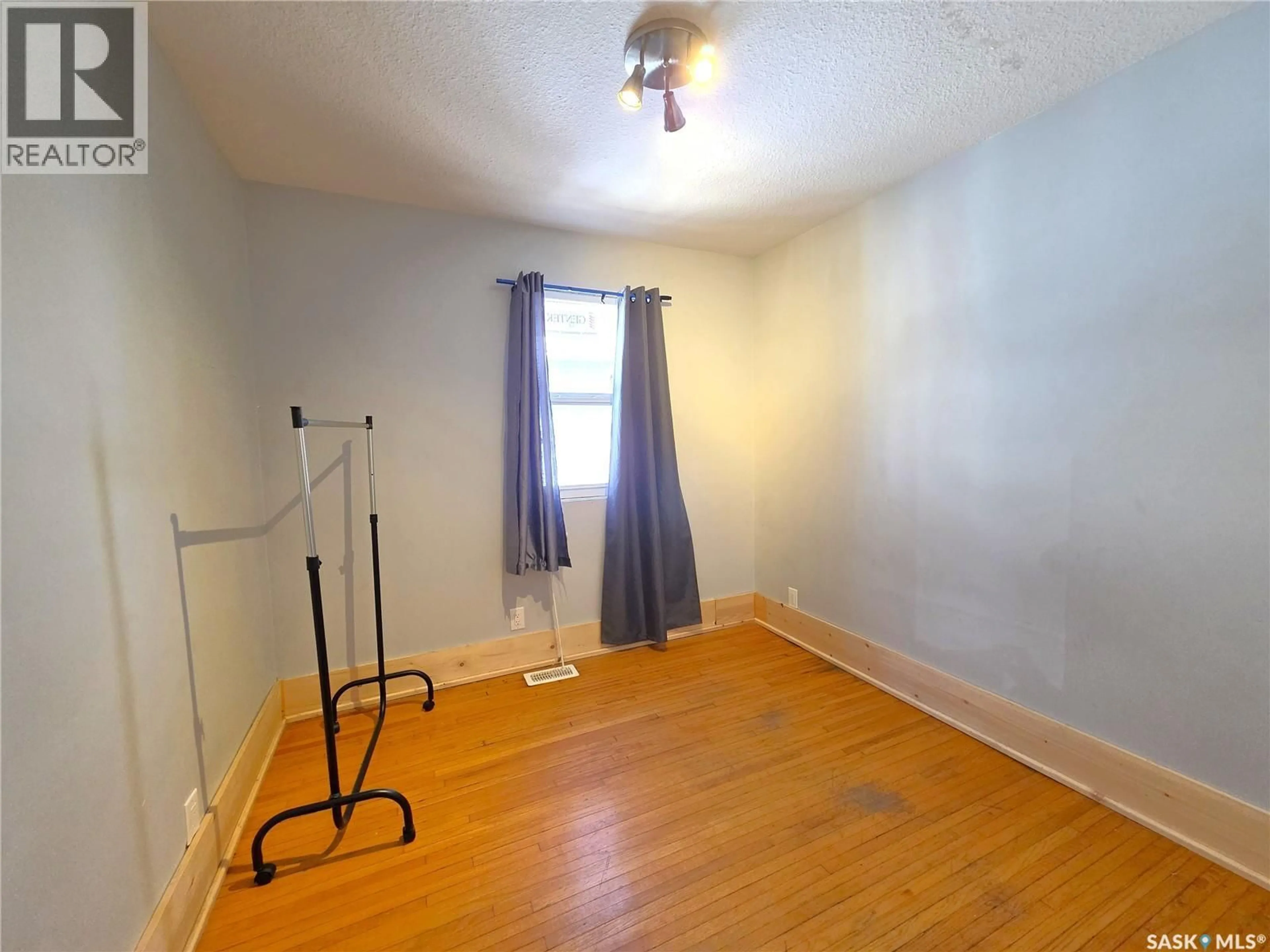 A pic of a room for 829 I AVENUE, Saskatoon Saskatchewan S7L2H2