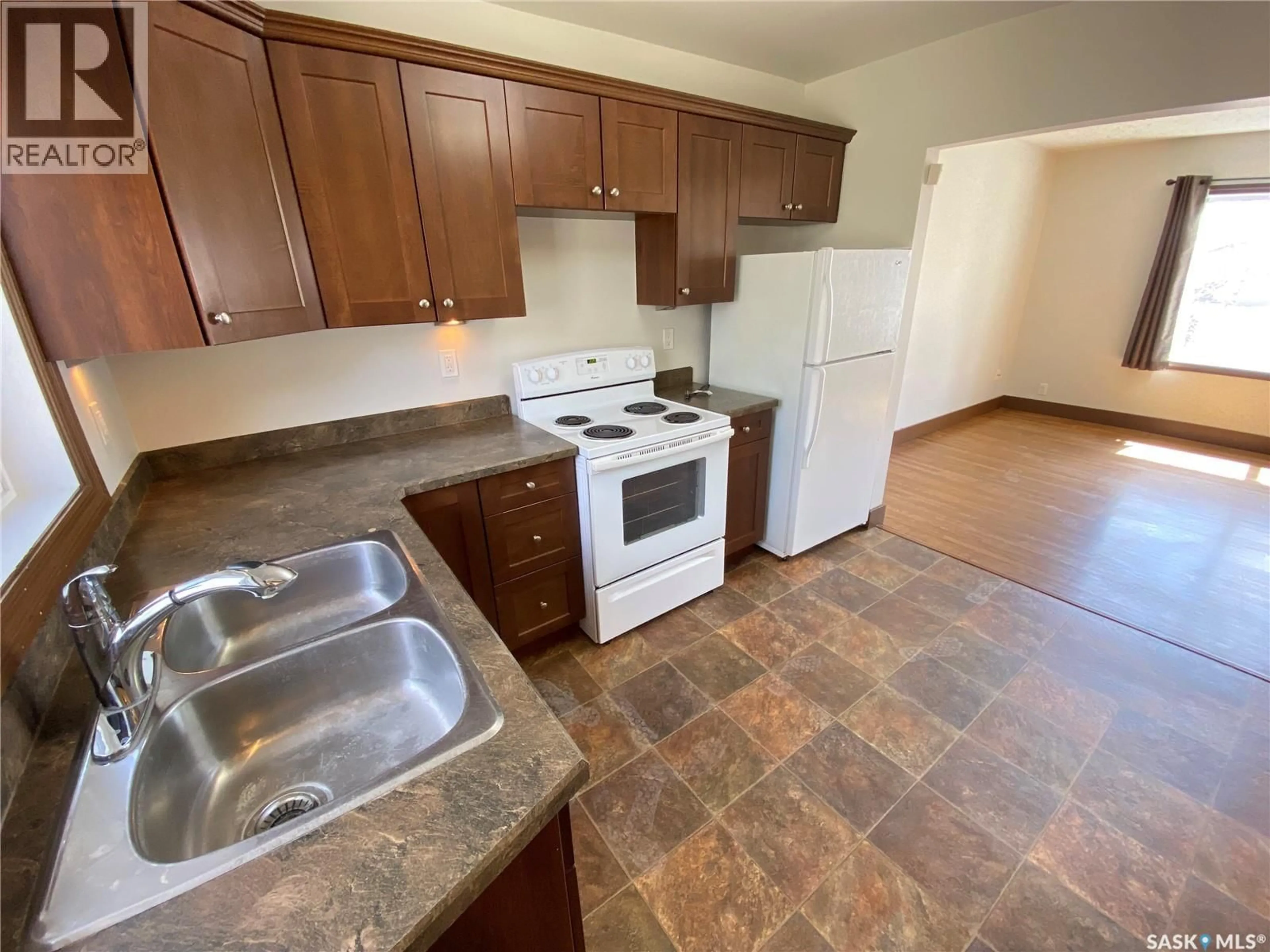 Standard kitchen, unknown for 85 SMITH STREET, Yorkton Saskatchewan S3N0H7