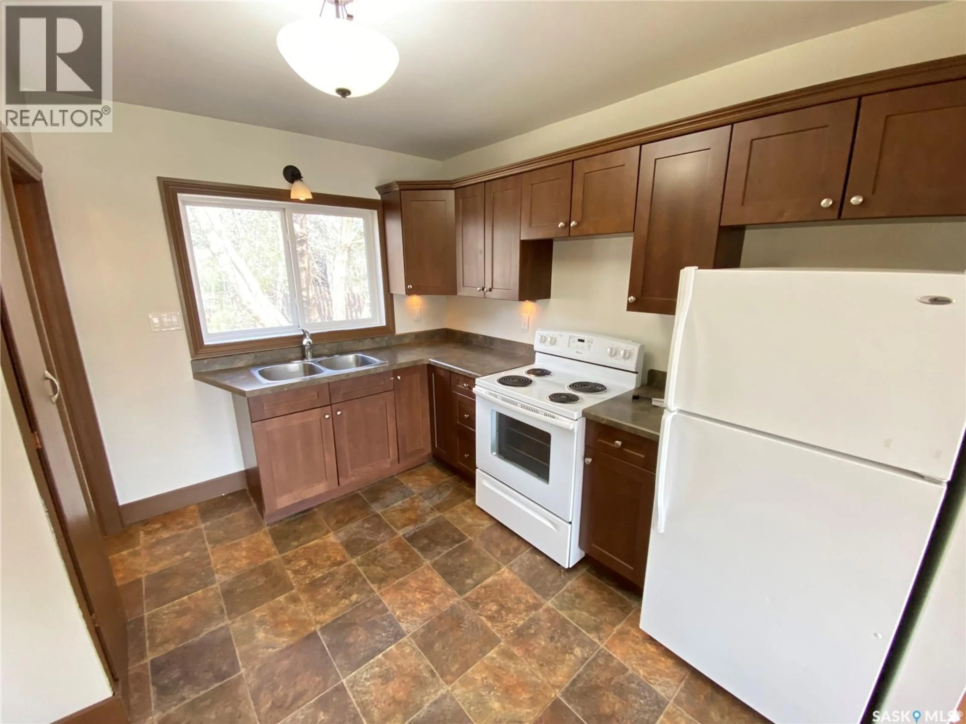 Standard kitchen, unknown for 85 SMITH STREET, Yorkton Saskatchewan S3N0H7