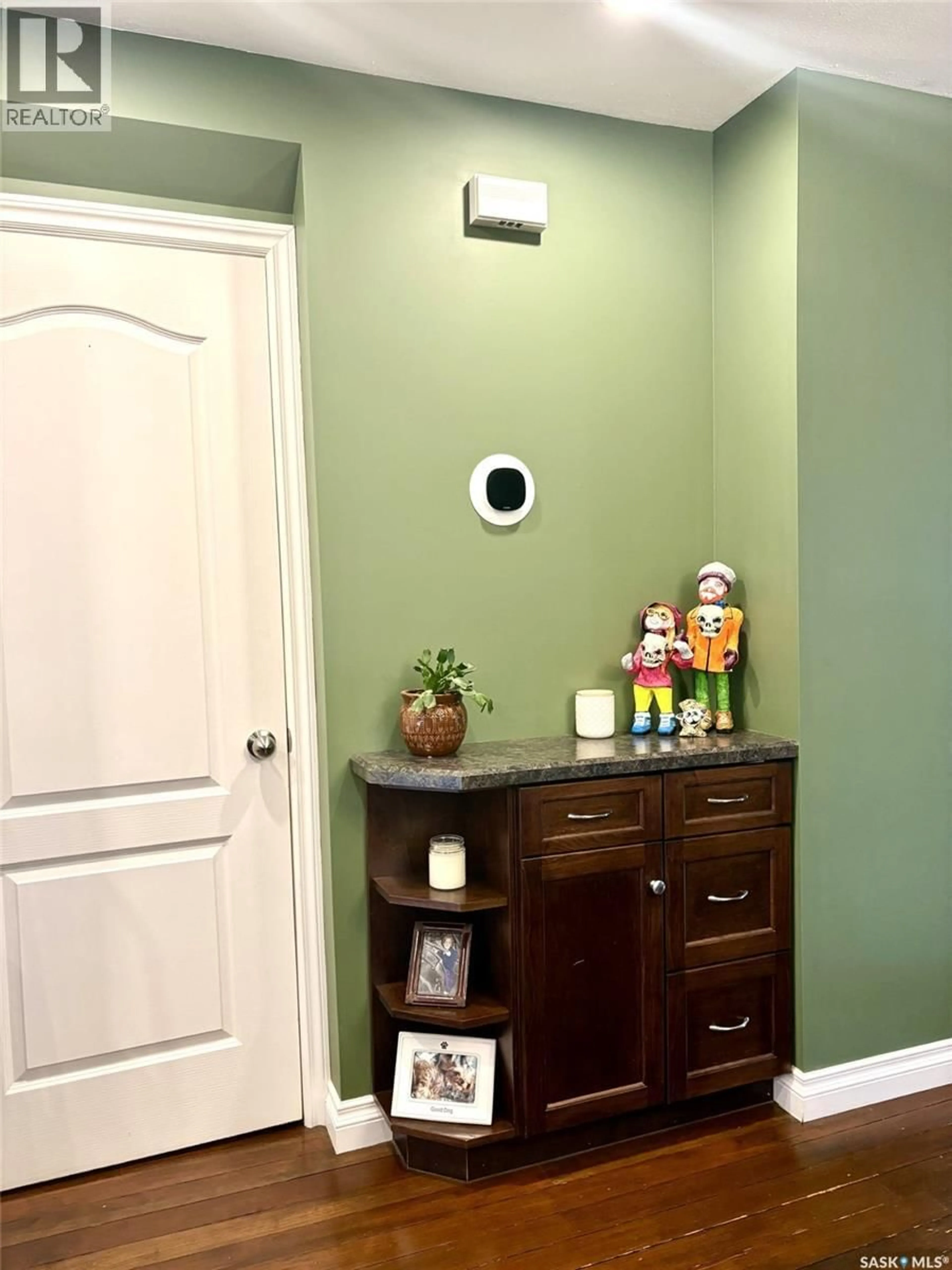 Indoor entryway for 270 2ND AVENUE, Yorkton Saskatchewan S3N1G9