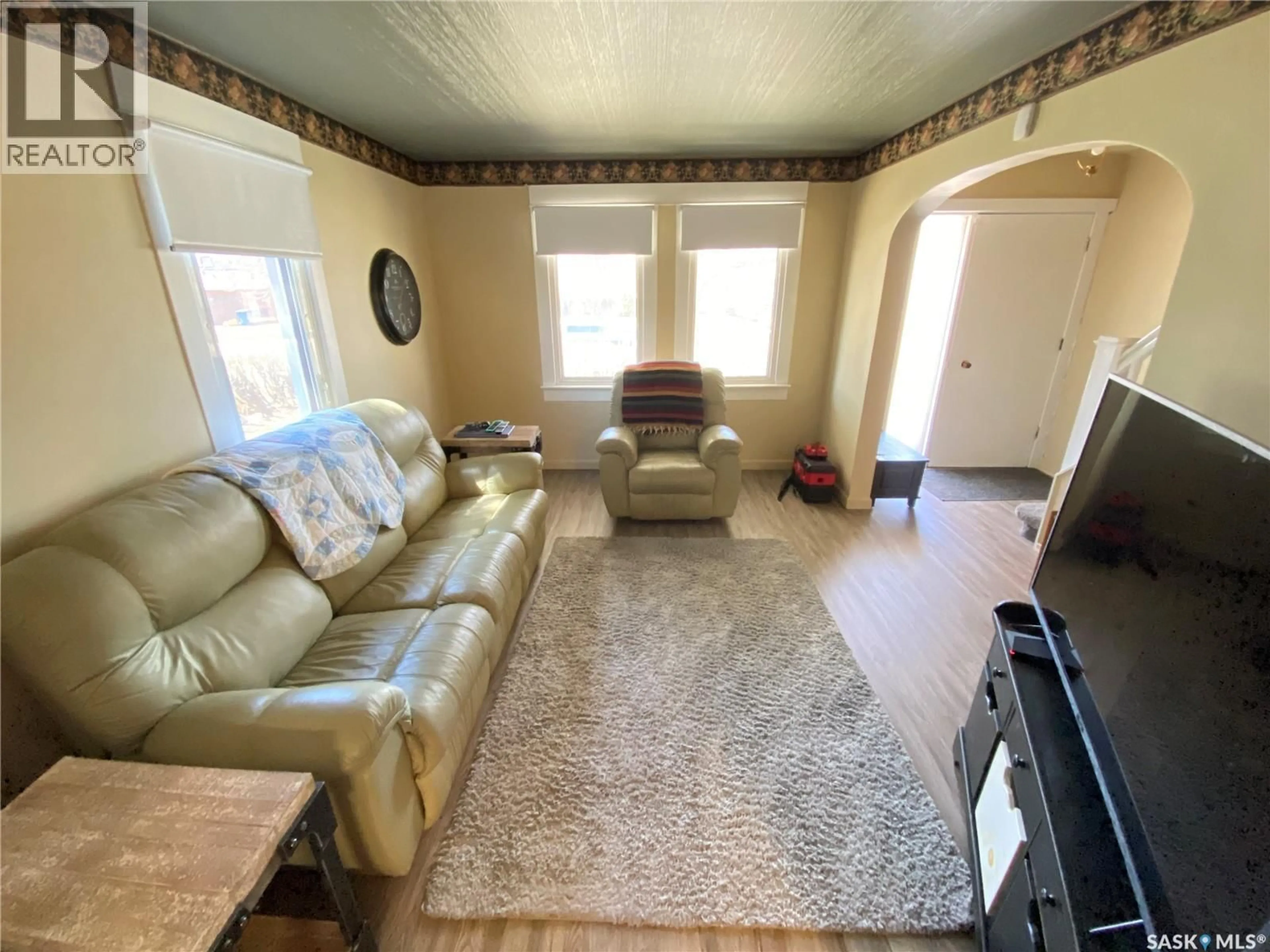 Living room with furniture, unknown for 189 SEVENTH AVENUE, Yorkton Saskatchewan S3N0X3