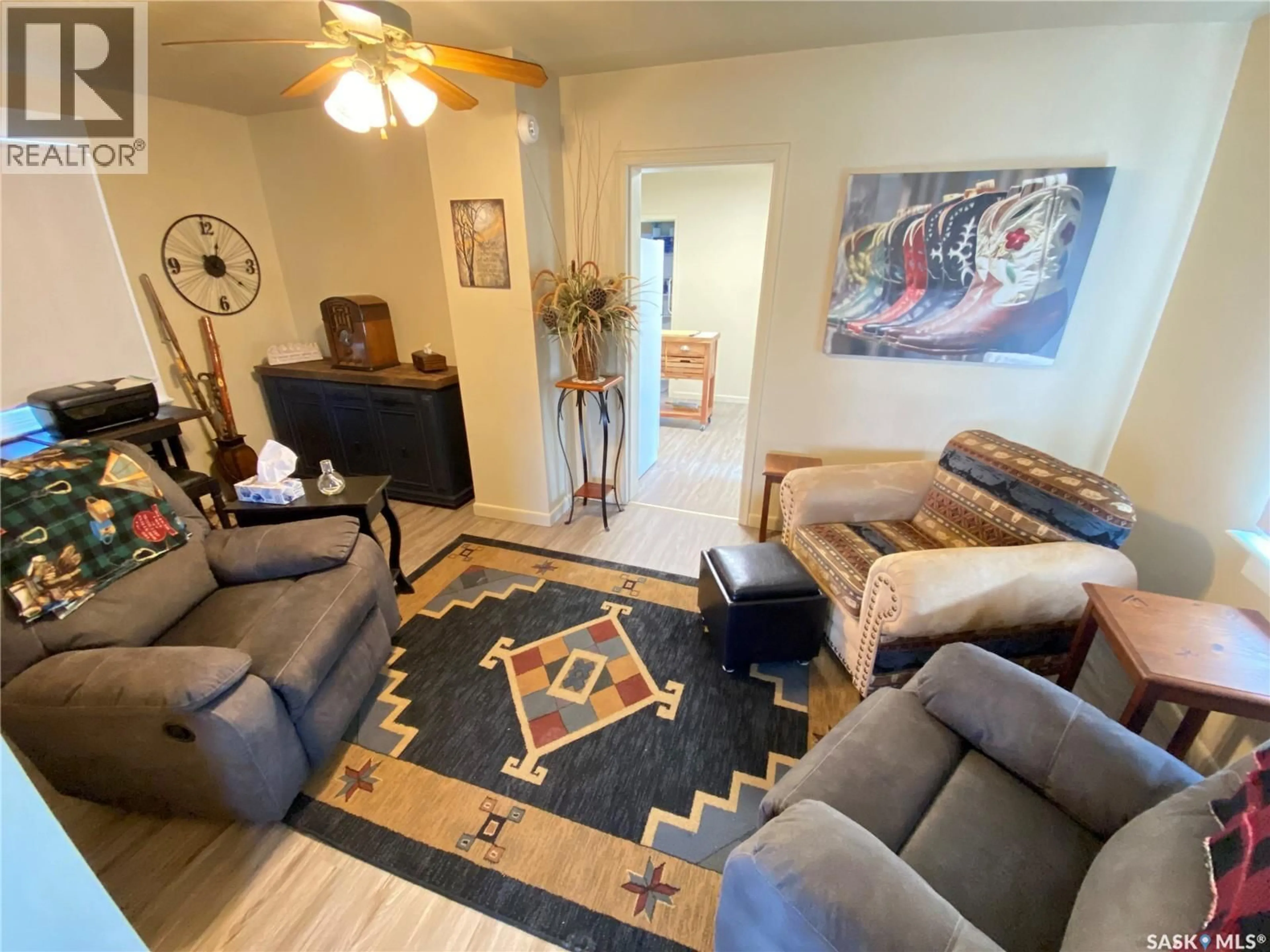 Living room with furniture, unknown for 189 SEVENTH AVENUE, Yorkton Saskatchewan S3N0X3