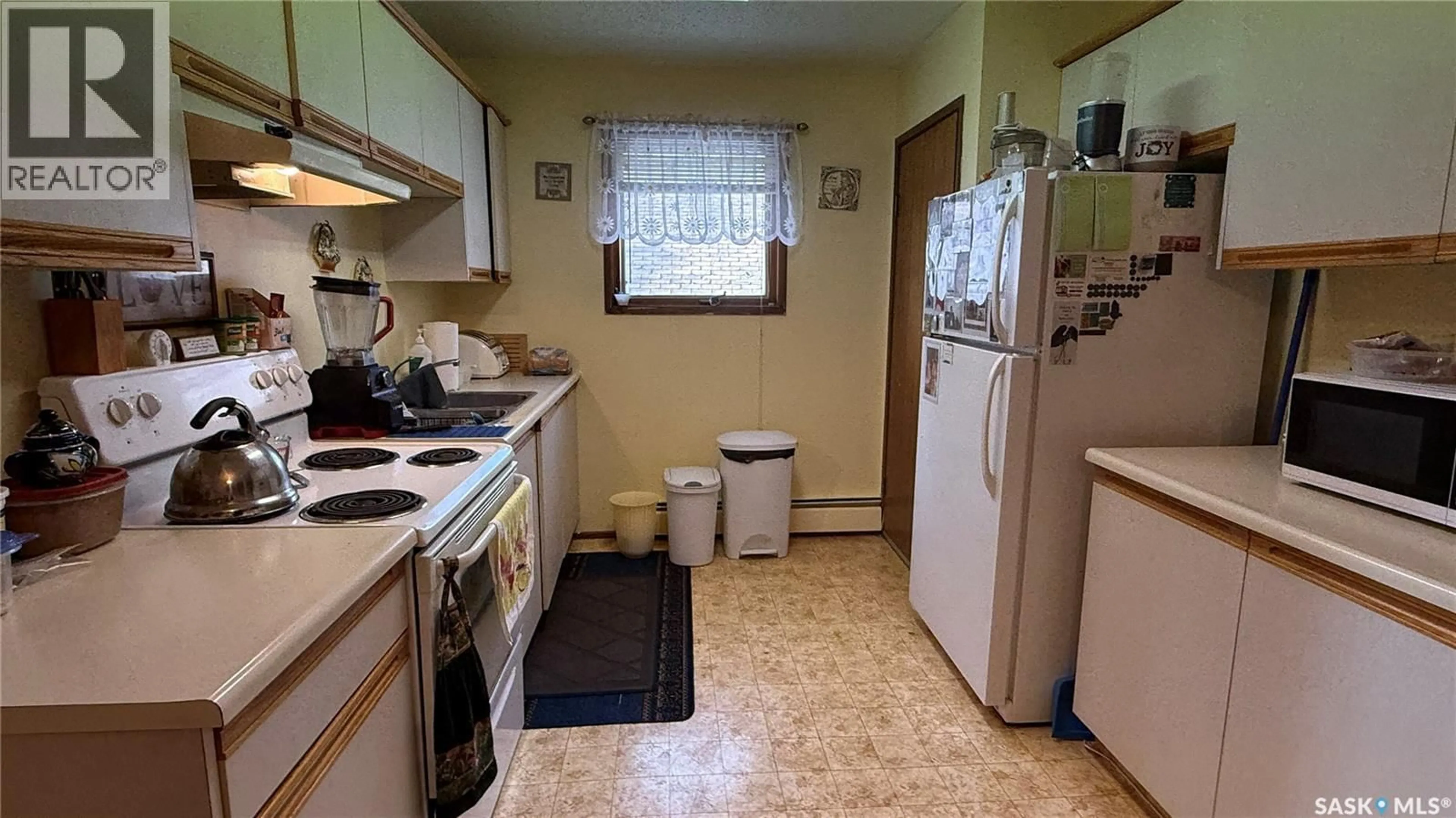 Standard kitchen, unknown for 1632 101ST STREET, North Battleford Saskatchewan S9A1G9