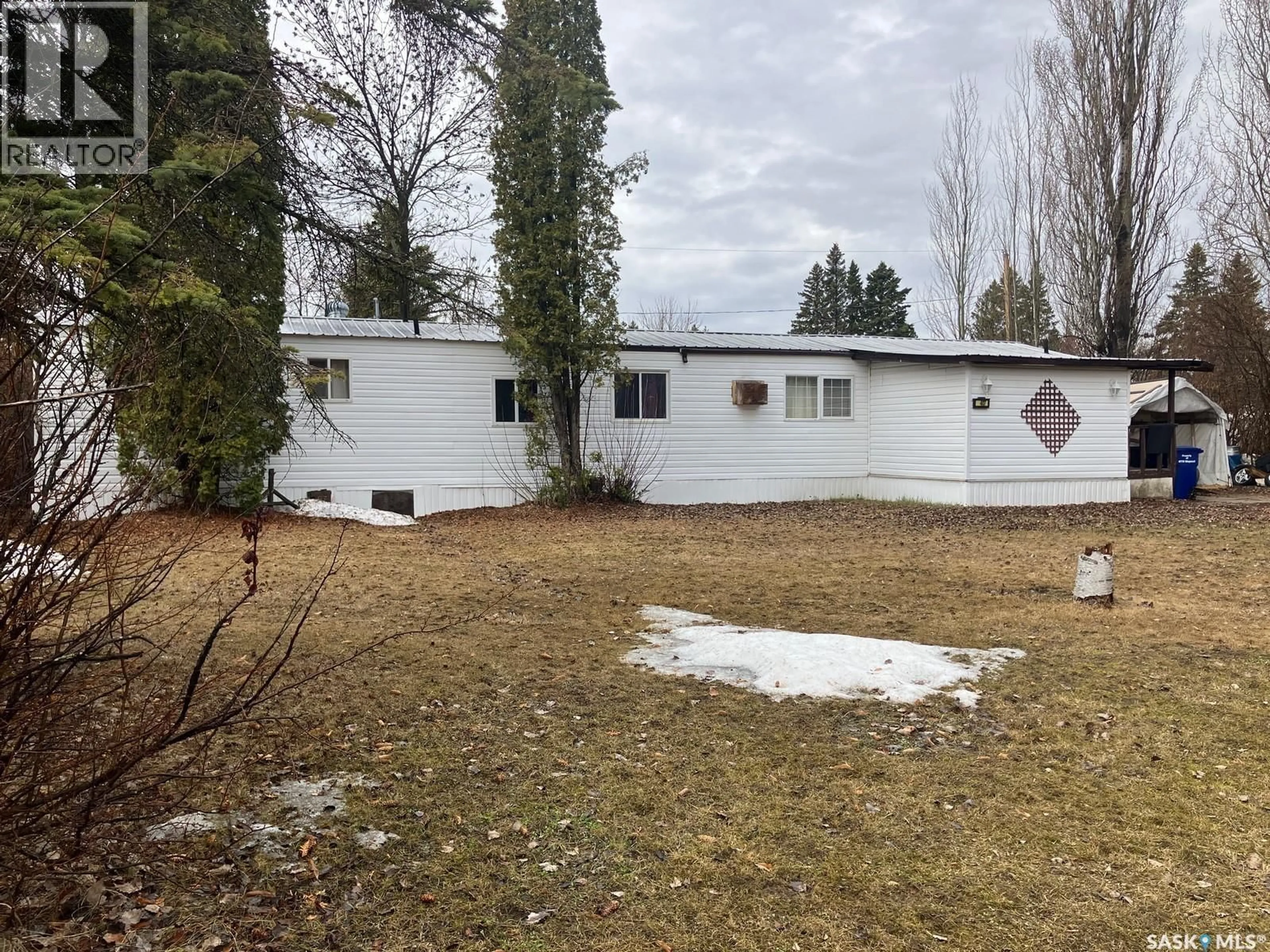 A pic from outside/outdoor area/front of a property/back of a property/a pic from drone, unknown for 407 RAILWAY AVENUE, White Fox Saskatchewan S0J3B0