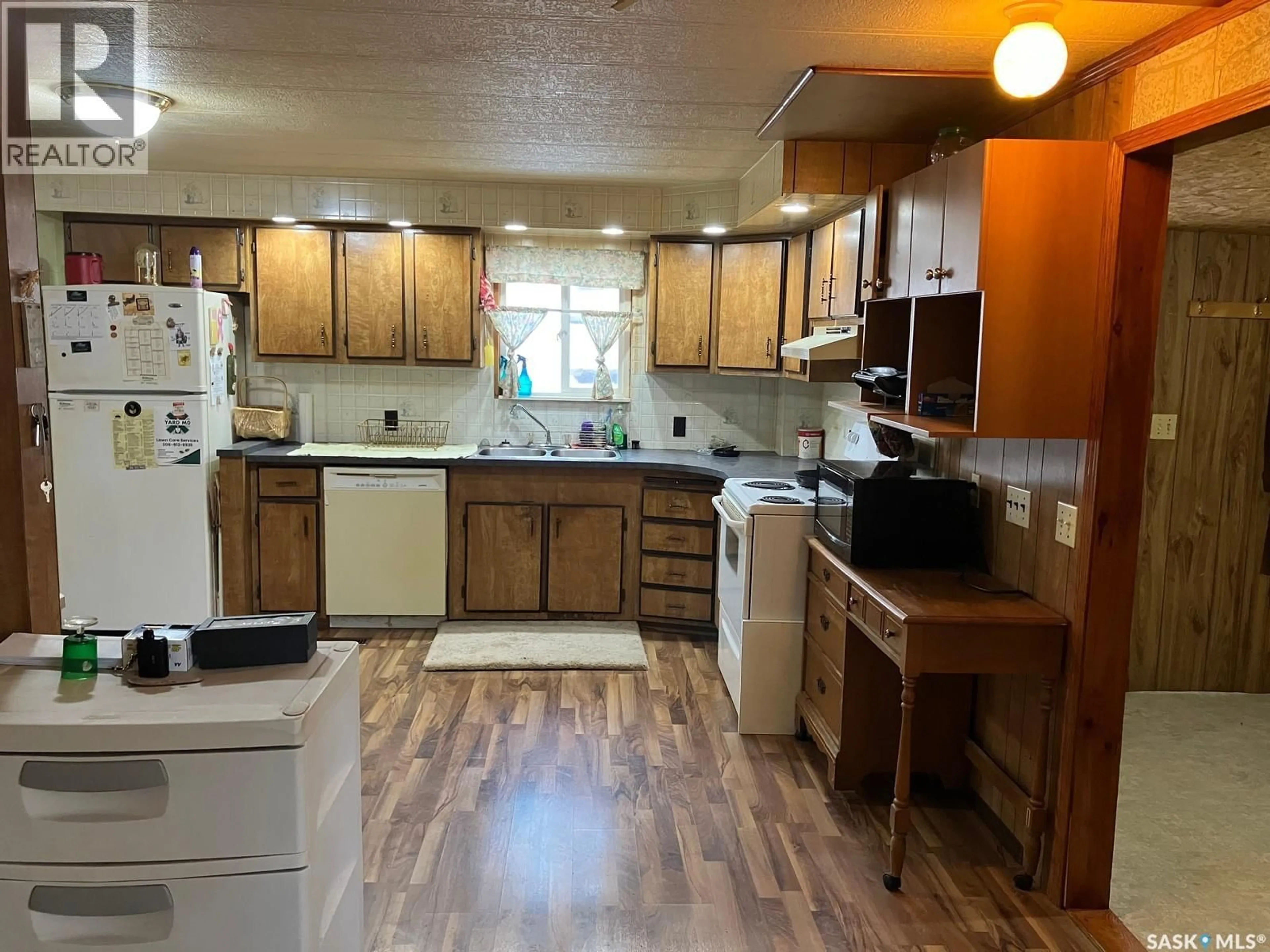 Standard kitchen, wood/laminate floor for 407 RAILWAY AVENUE, White Fox Saskatchewan S0J3B0