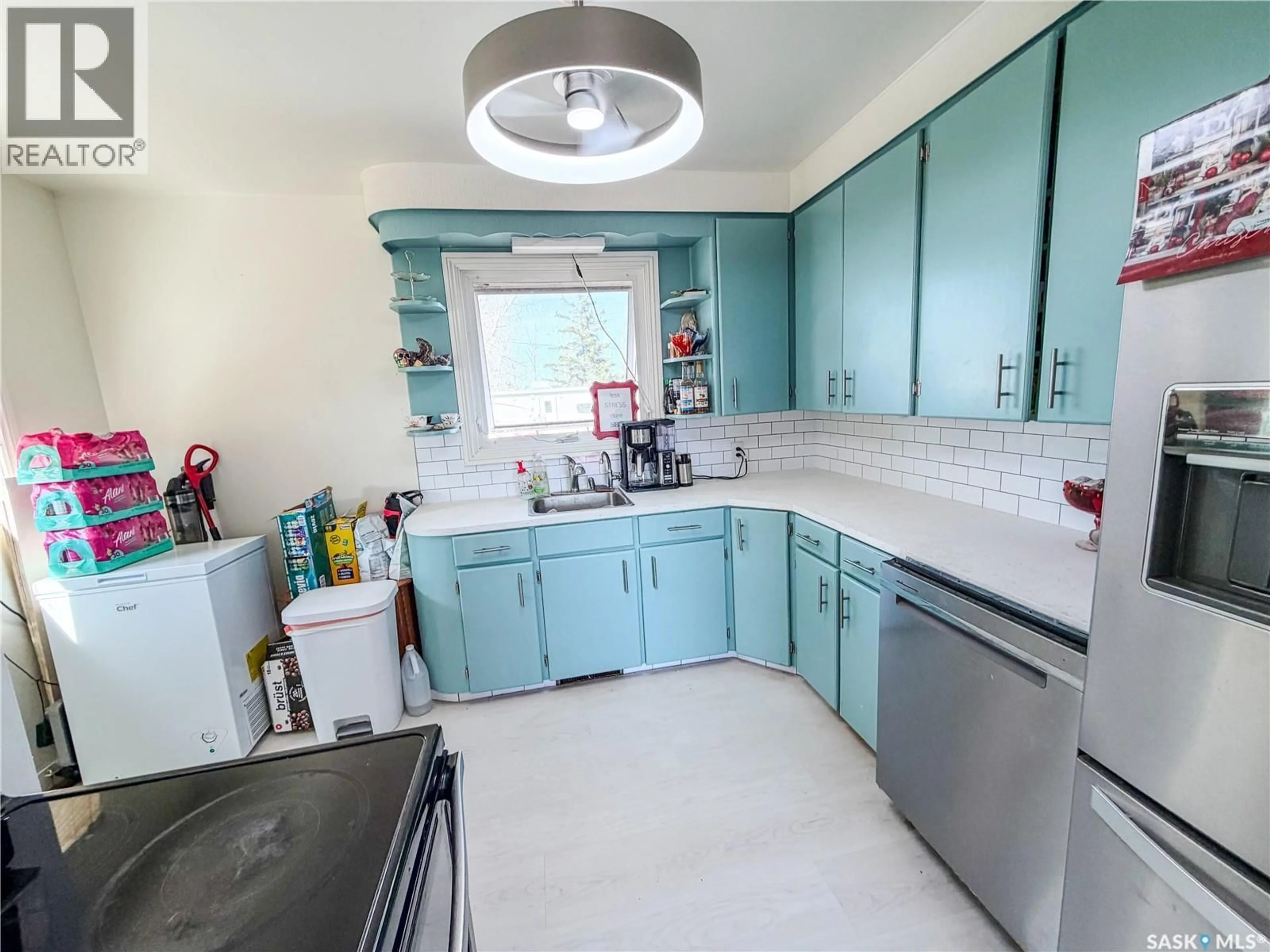 Standard kitchen, ceramic/tile floor for 128 9TH AVENUE, Melville Saskatchewan S0A2P0