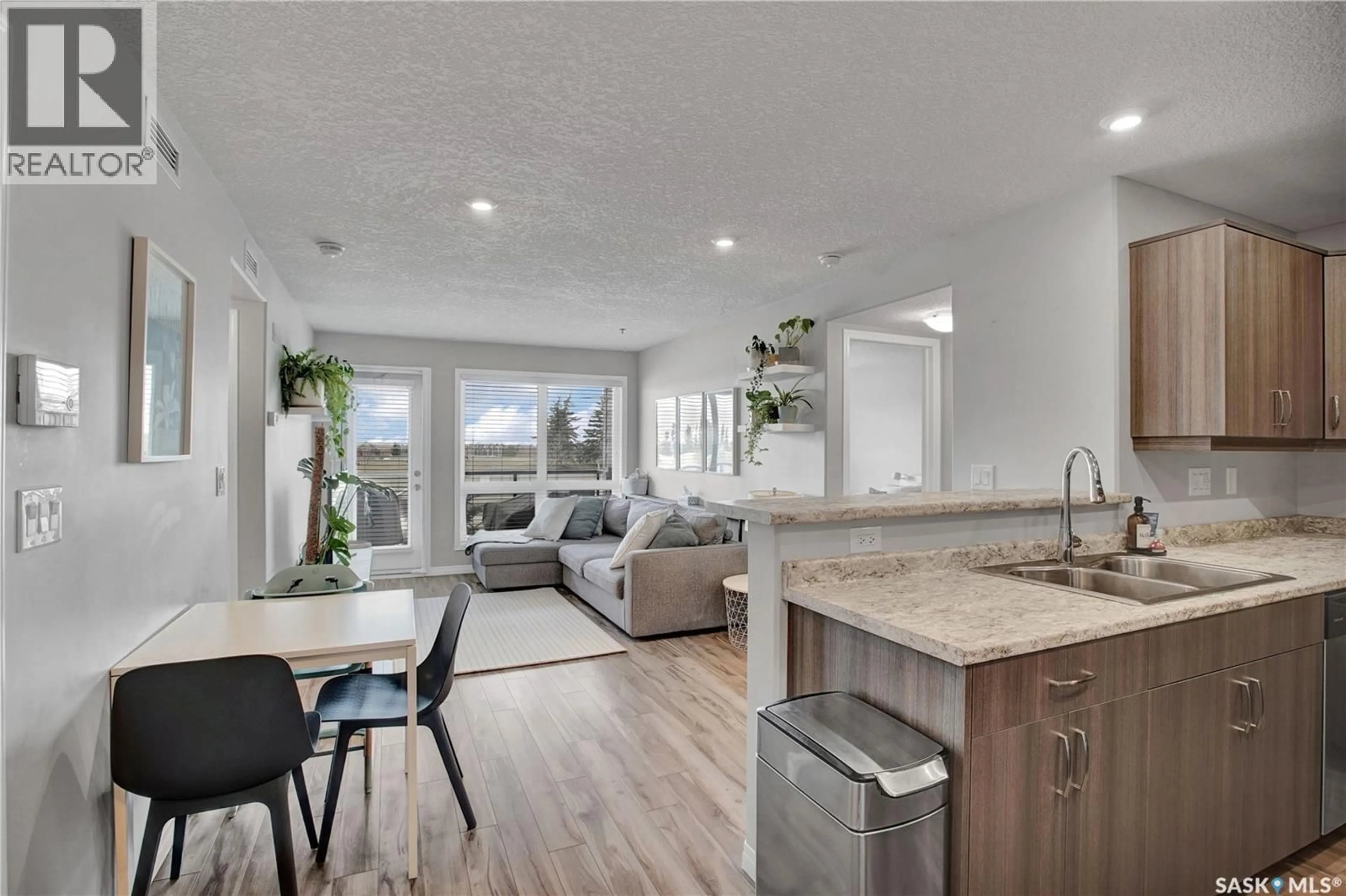 Open concept kitchen, unknown for 123 915 KRISTJANSON ROAD, Saskatoon Saskatchewan S7S0B1