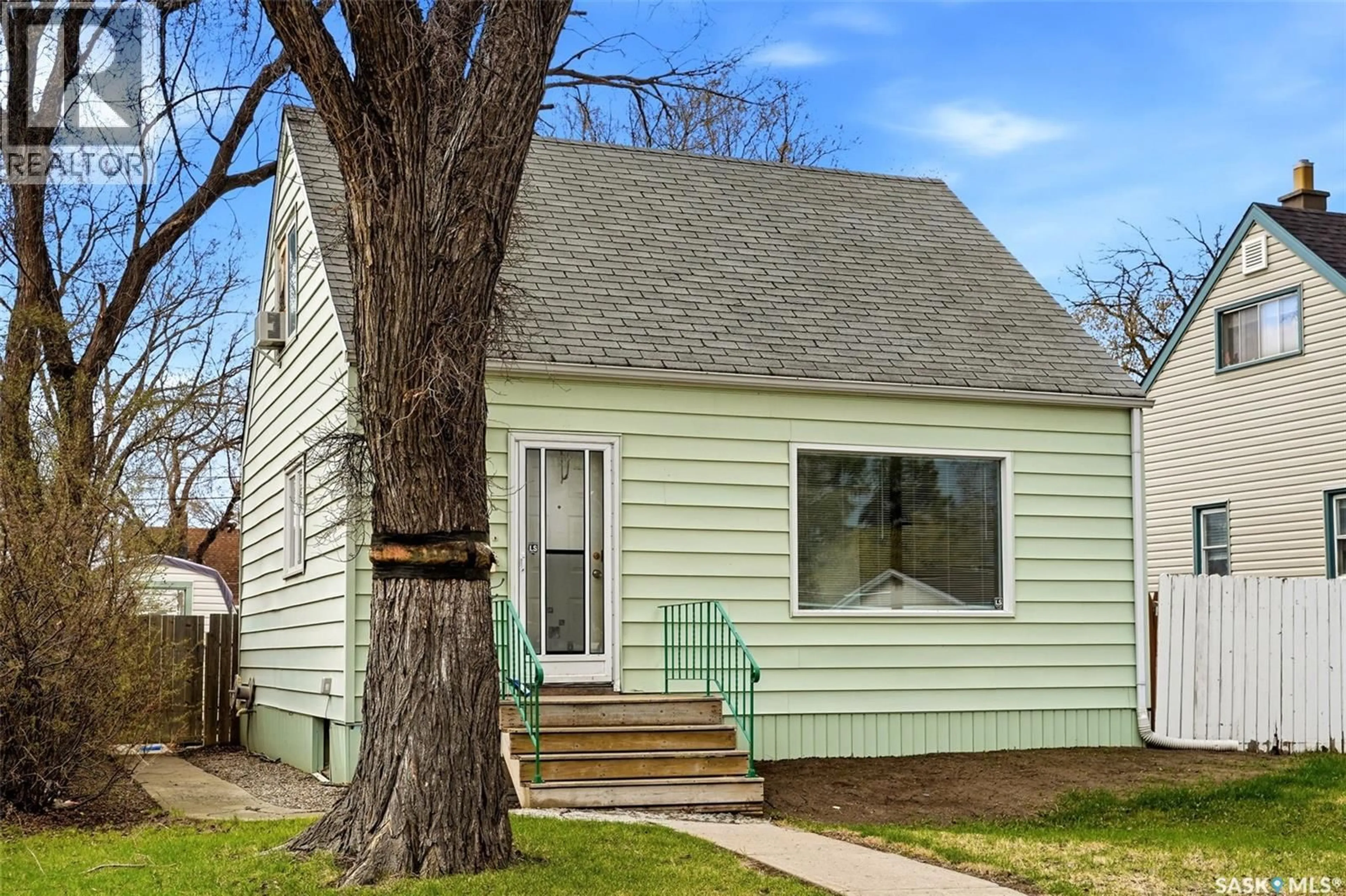 Home with vinyl exterior material, street for 4015 2ND AVENUE, Regina Saskatchewan S4T0B3
