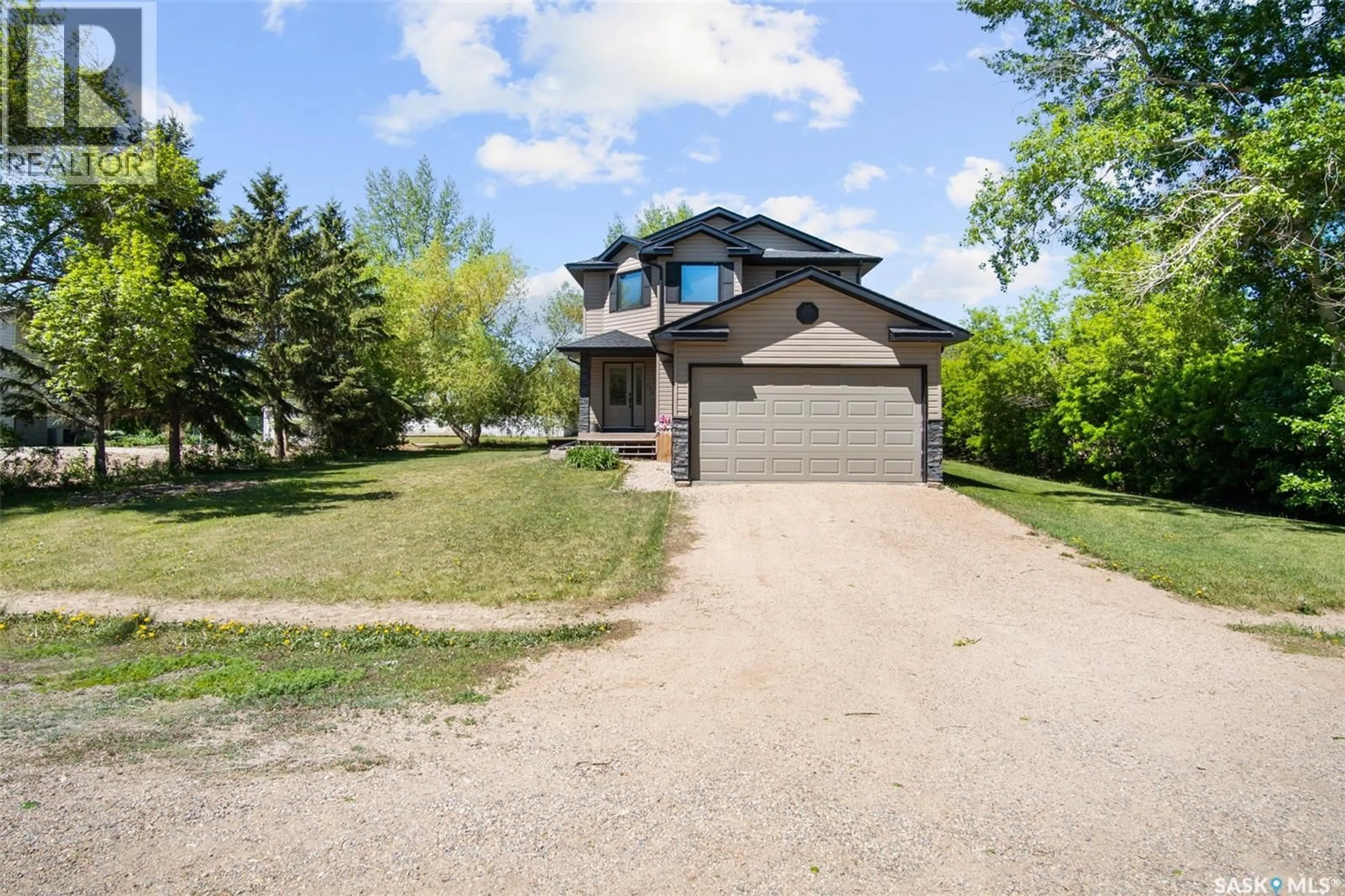 A pic from outside/outdoor area/front of a property/back of a property/a pic from drone, street for 106 2ND AVENUE, Lucky Lake Saskatchewan S0L1Z0