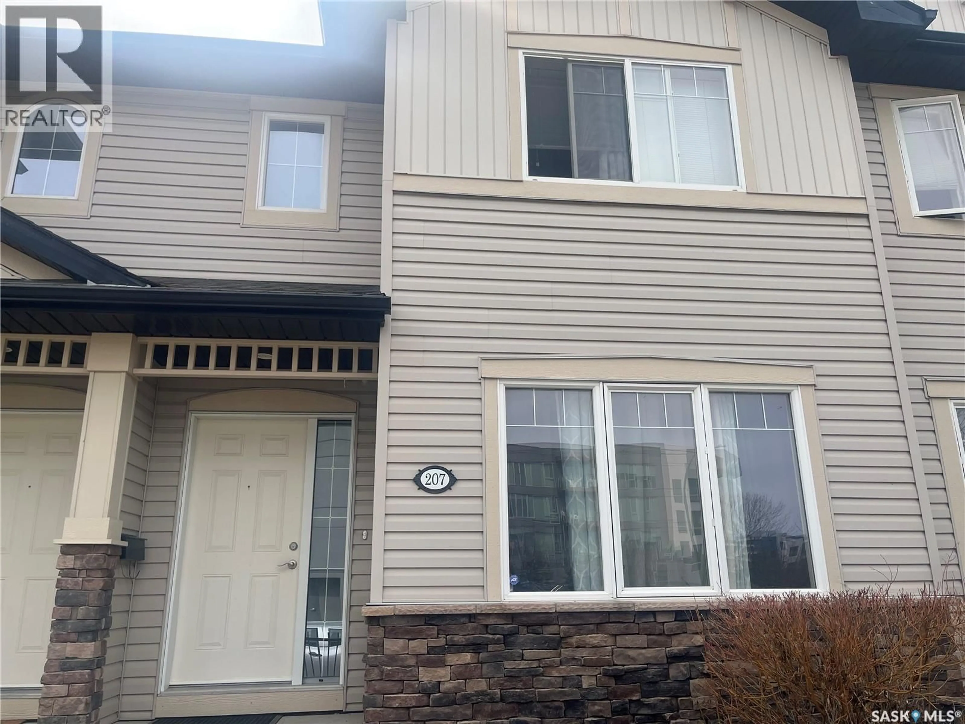 Home with vinyl exterior material, street for 207 - 303 SLIMMON PLACE, Saskatoon Saskatchewan S7V0A8