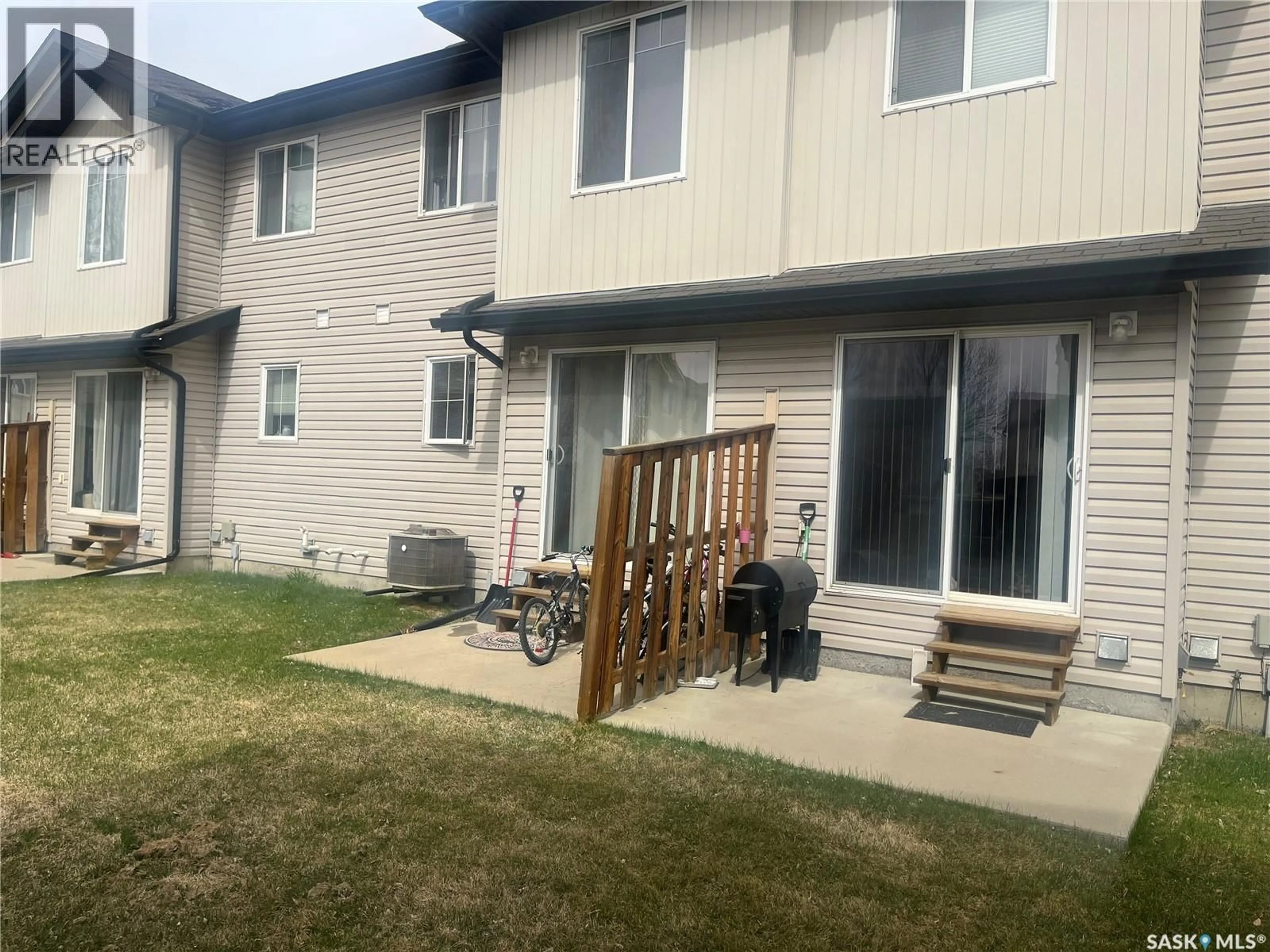 Patio, unknown for 207 - 303 SLIMMON PLACE, Saskatoon Saskatchewan S7V0A8