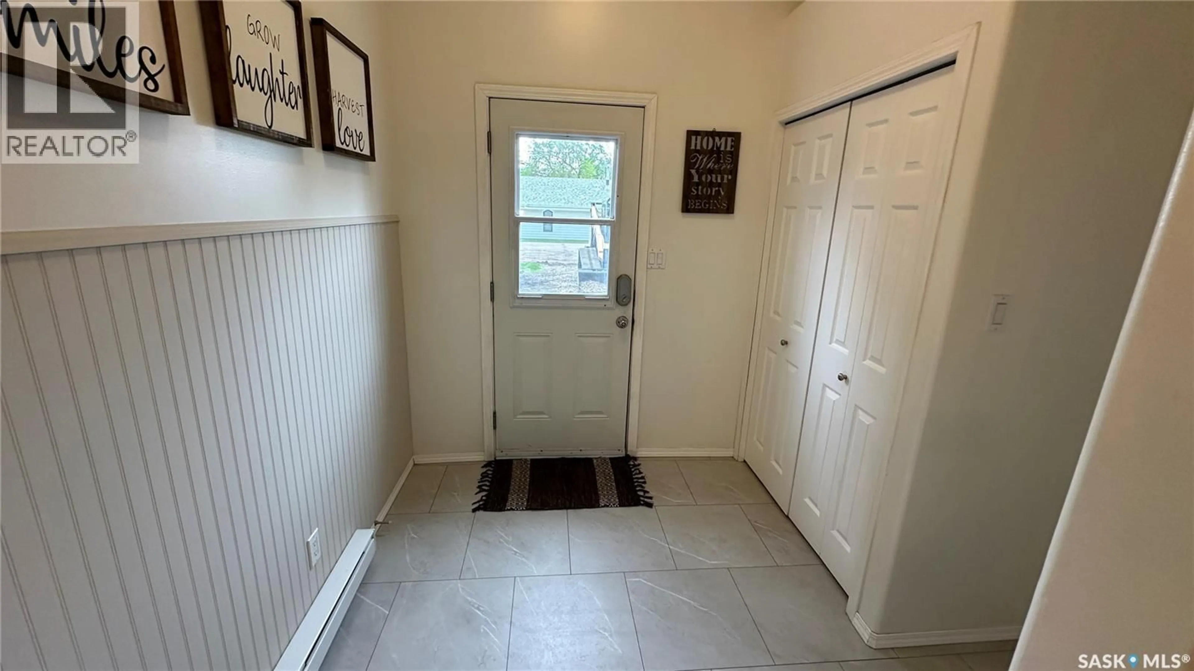 Indoor entryway for 807 107TH AVENUE, Tisdale Saskatchewan S0E1T0