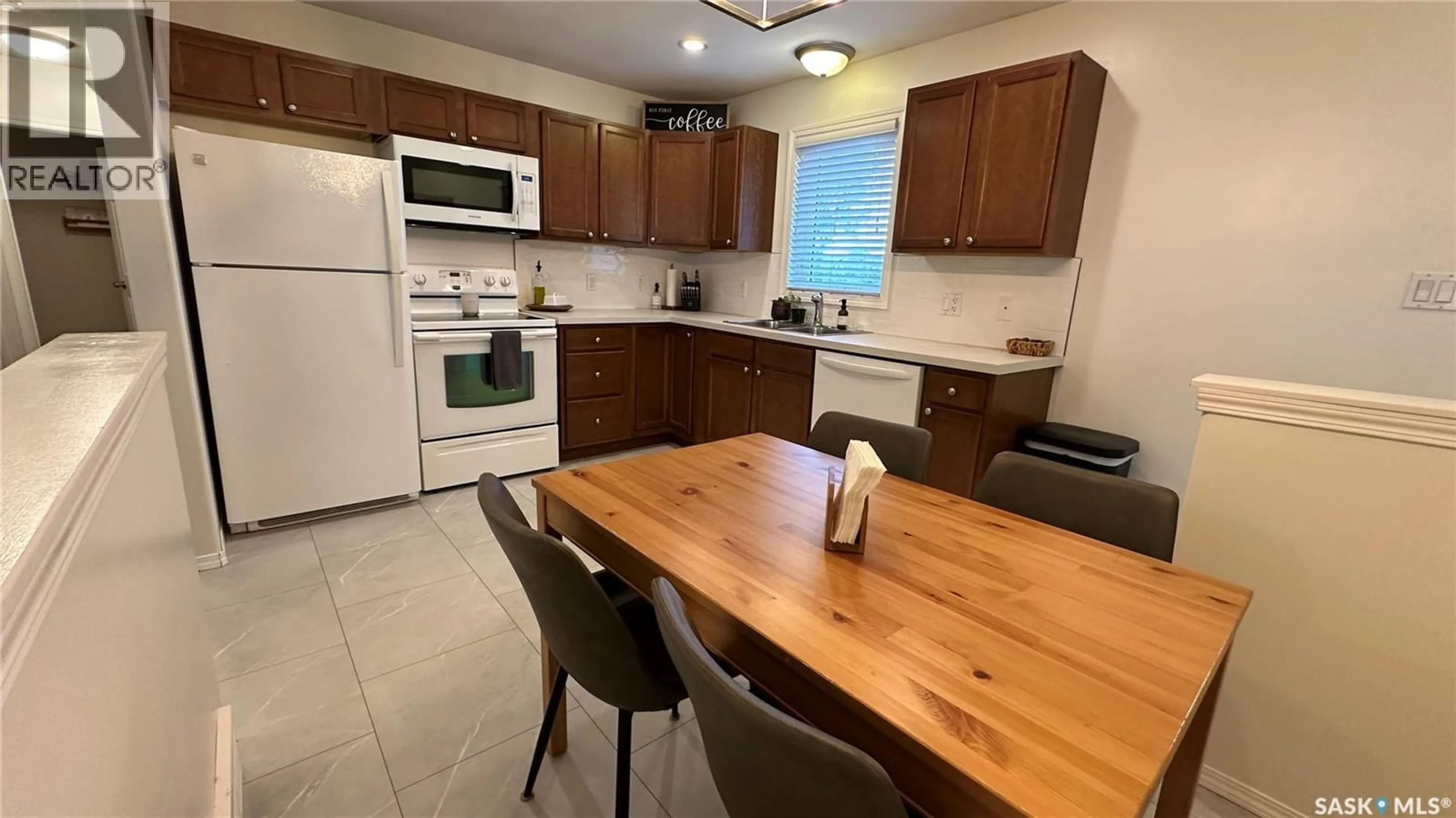 Standard kitchen, unknown for 807 107TH AVENUE, Tisdale Saskatchewan S0E1T0
