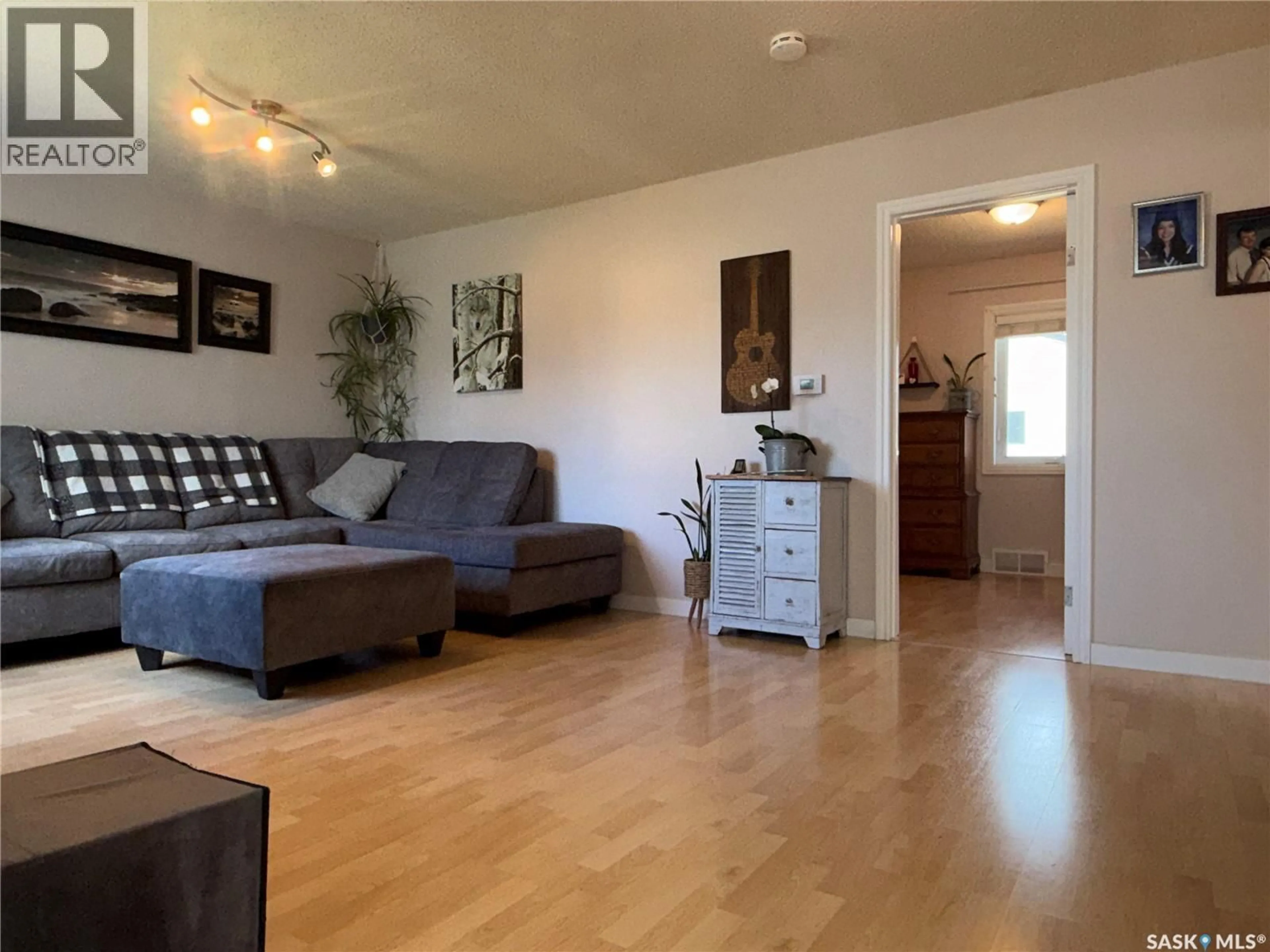 Living room with furniture, wood/laminate floor for 278 8TH AVENUE, Melville Saskatchewan S0A2P0