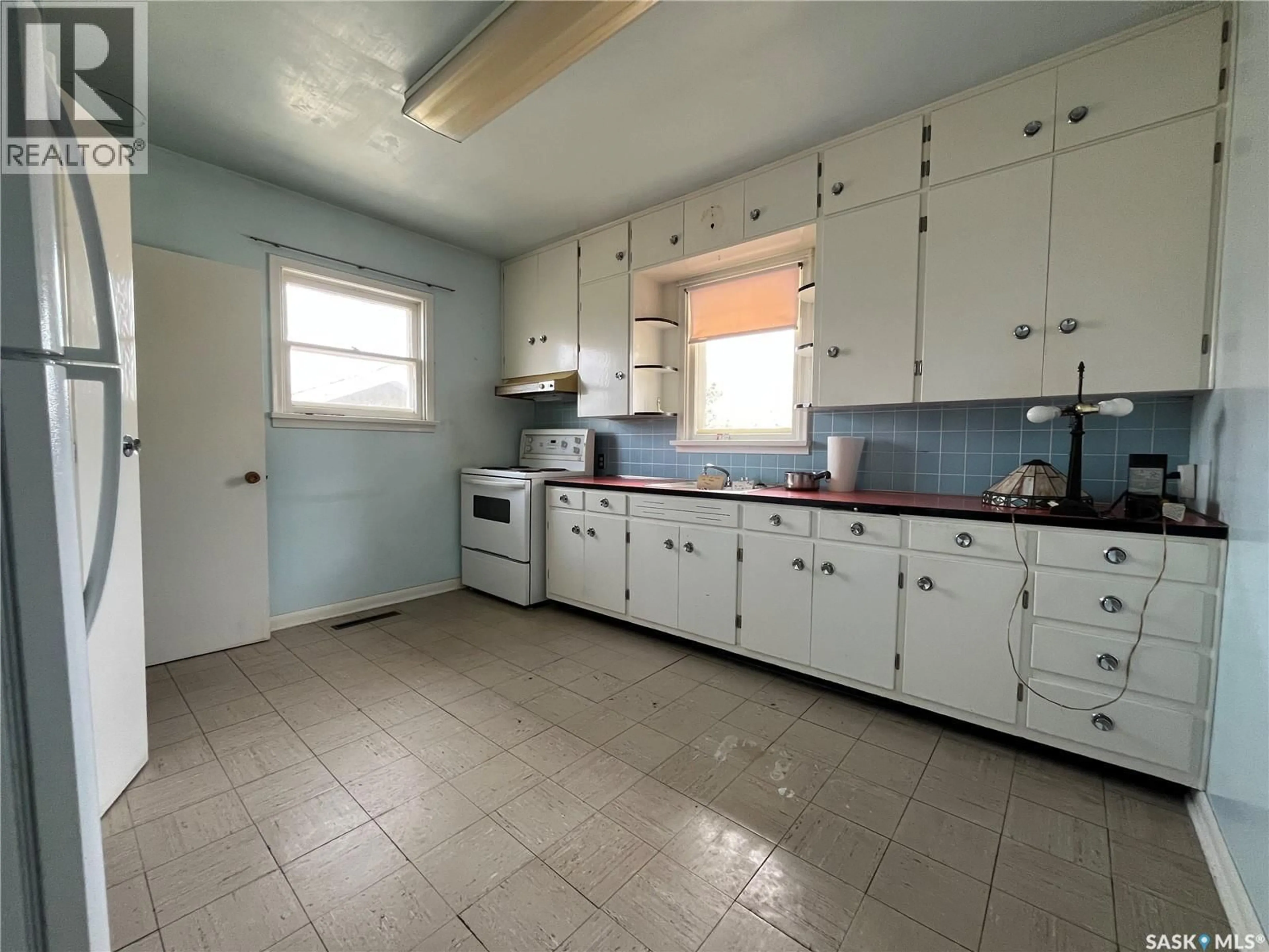 Standard kitchen, unknown for 1010 13TH STREET, Prince Albert Saskatchewan S6V3H7