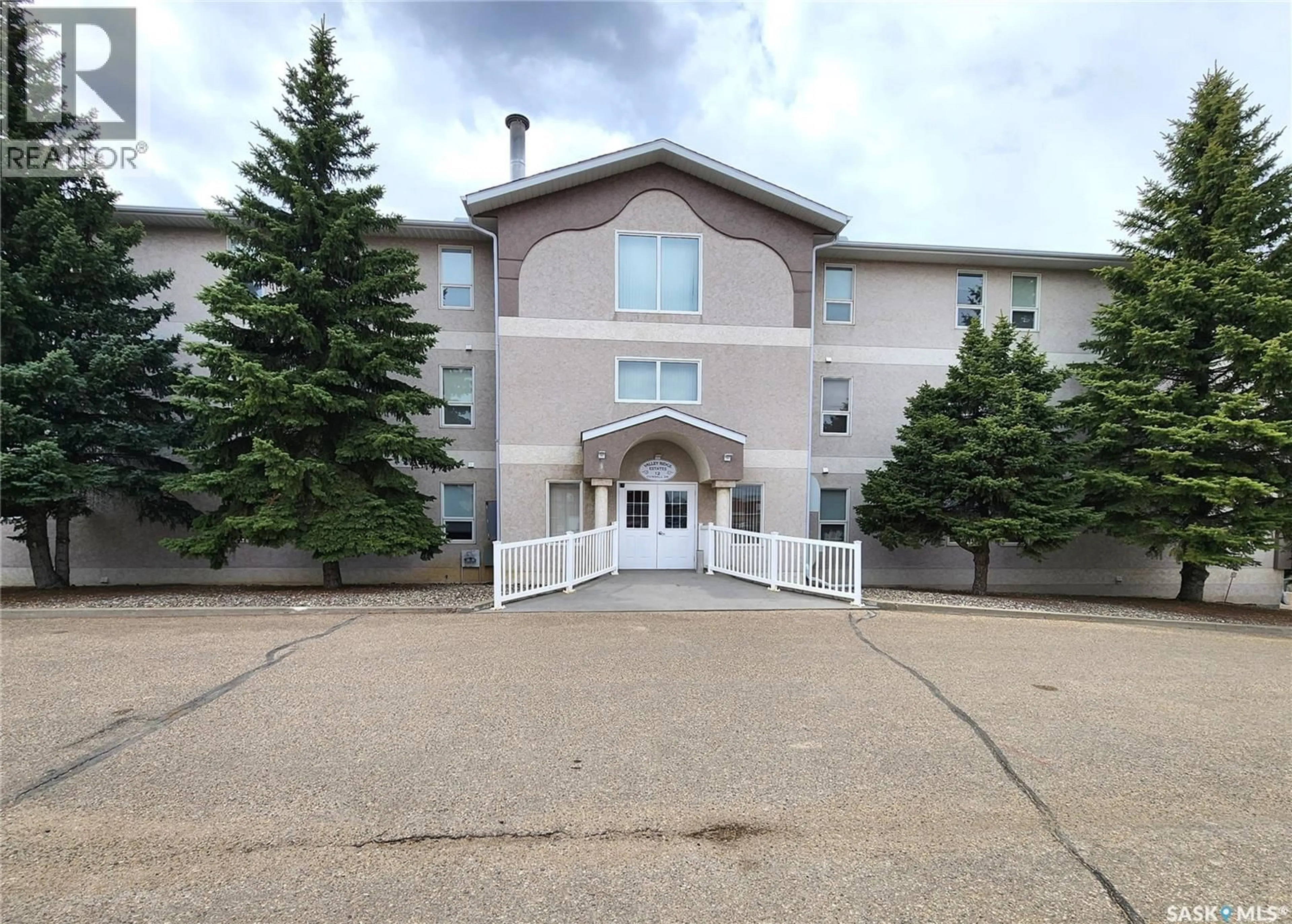 Indoor foyer for 12 - 101 CUNDALL DRIVE, Estevan Saskatchewan S4A1T1