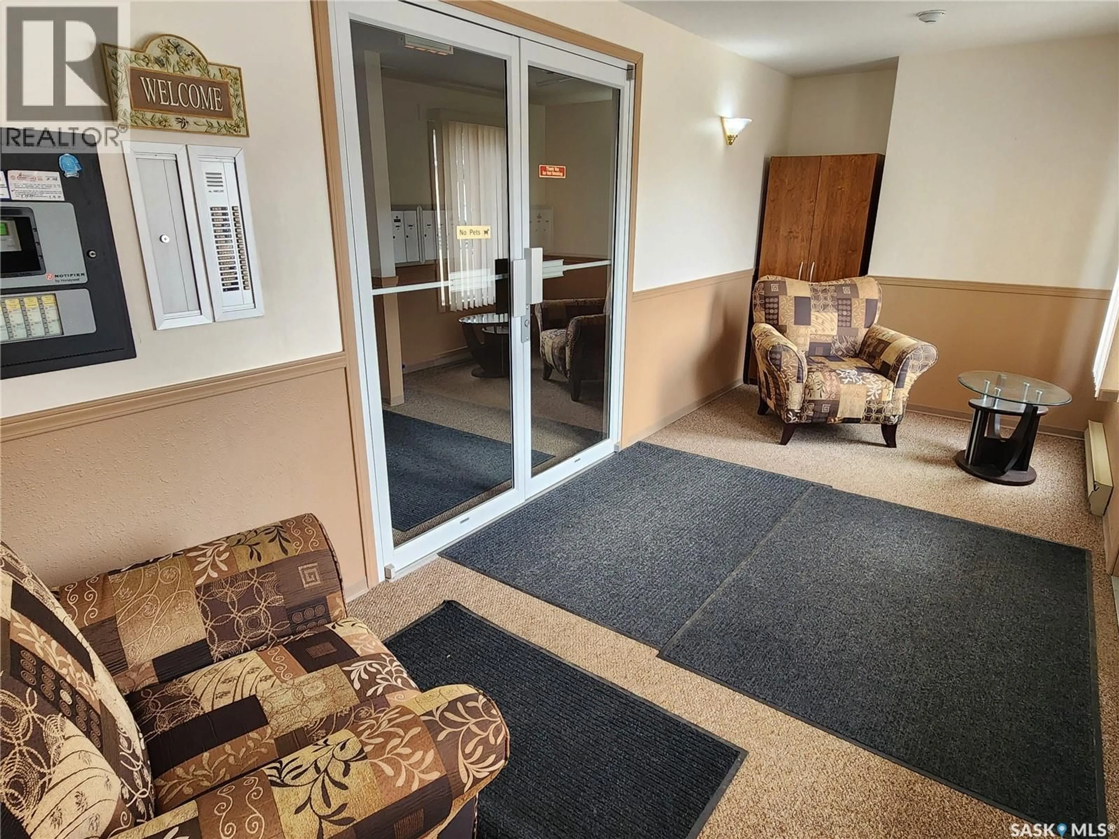 Indoor foyer for 12 - 101 CUNDALL DRIVE, Estevan Saskatchewan S4A1T1