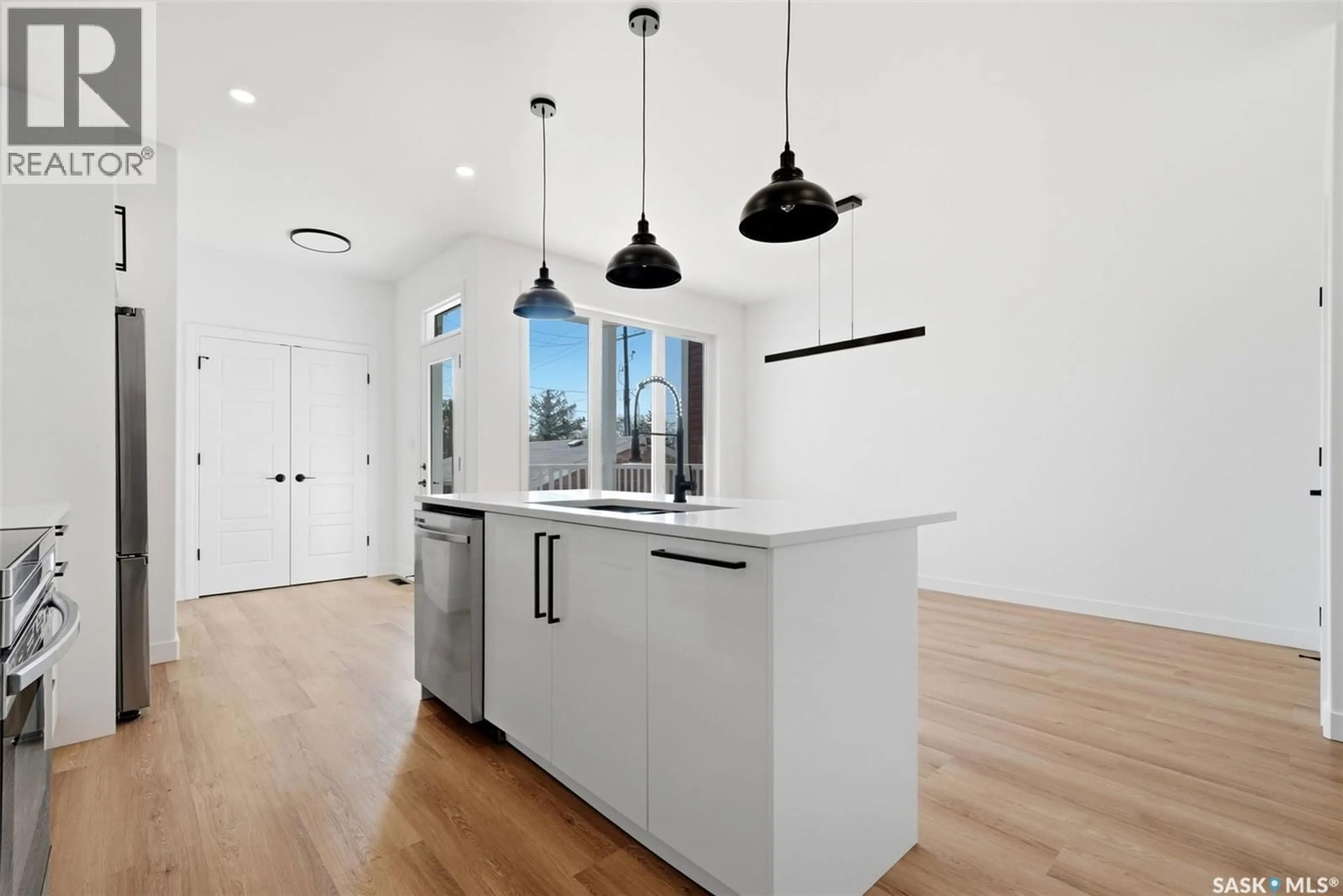 Contemporary kitchen, unknown for 1361 KENT STREET, Regina Saskatchewan S4T5T2
