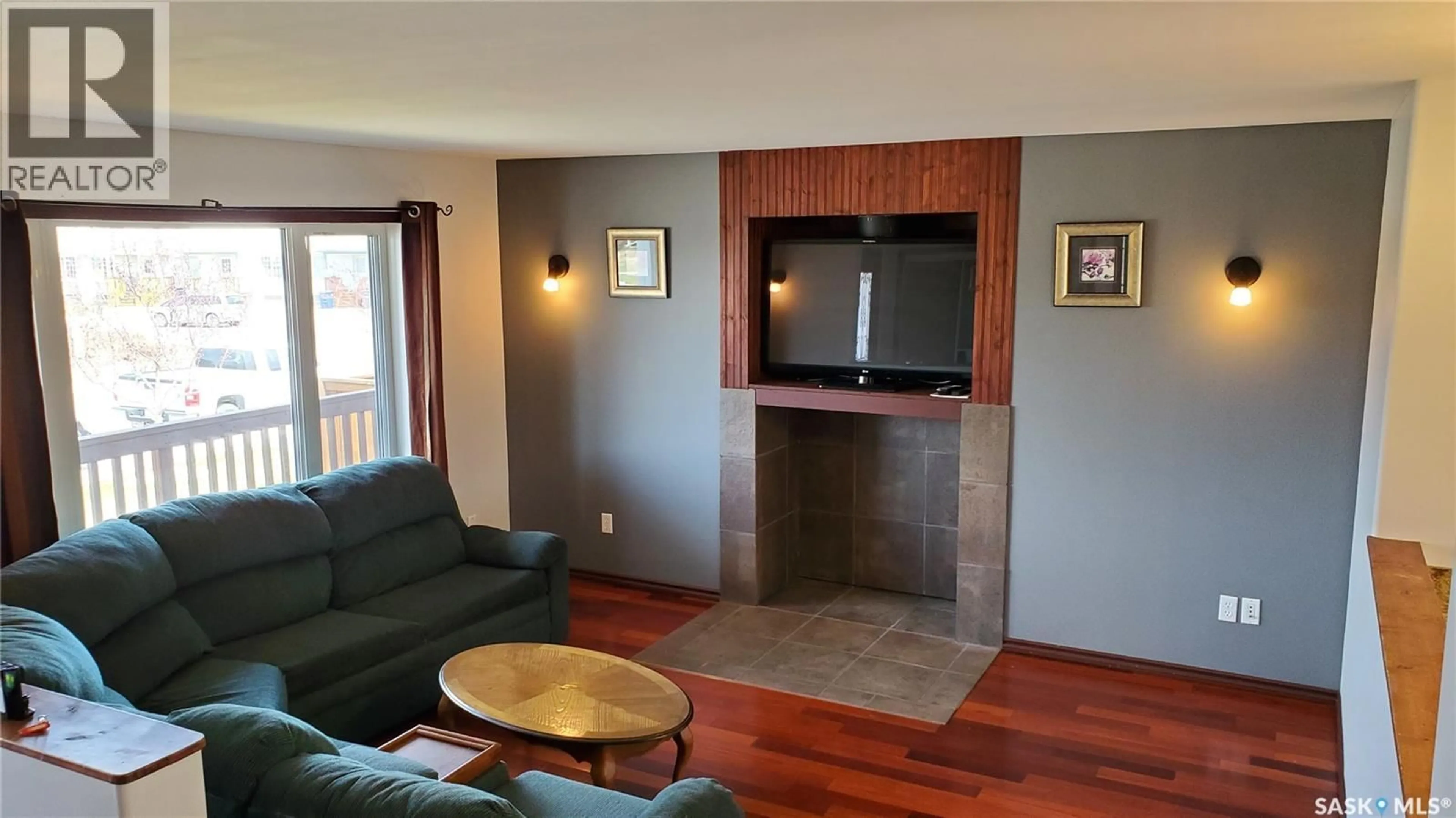Living room with furniture, wood/laminate floor for 859 RUTHERFORD WAY, Saskatoon Saskatchewan S7N4X6