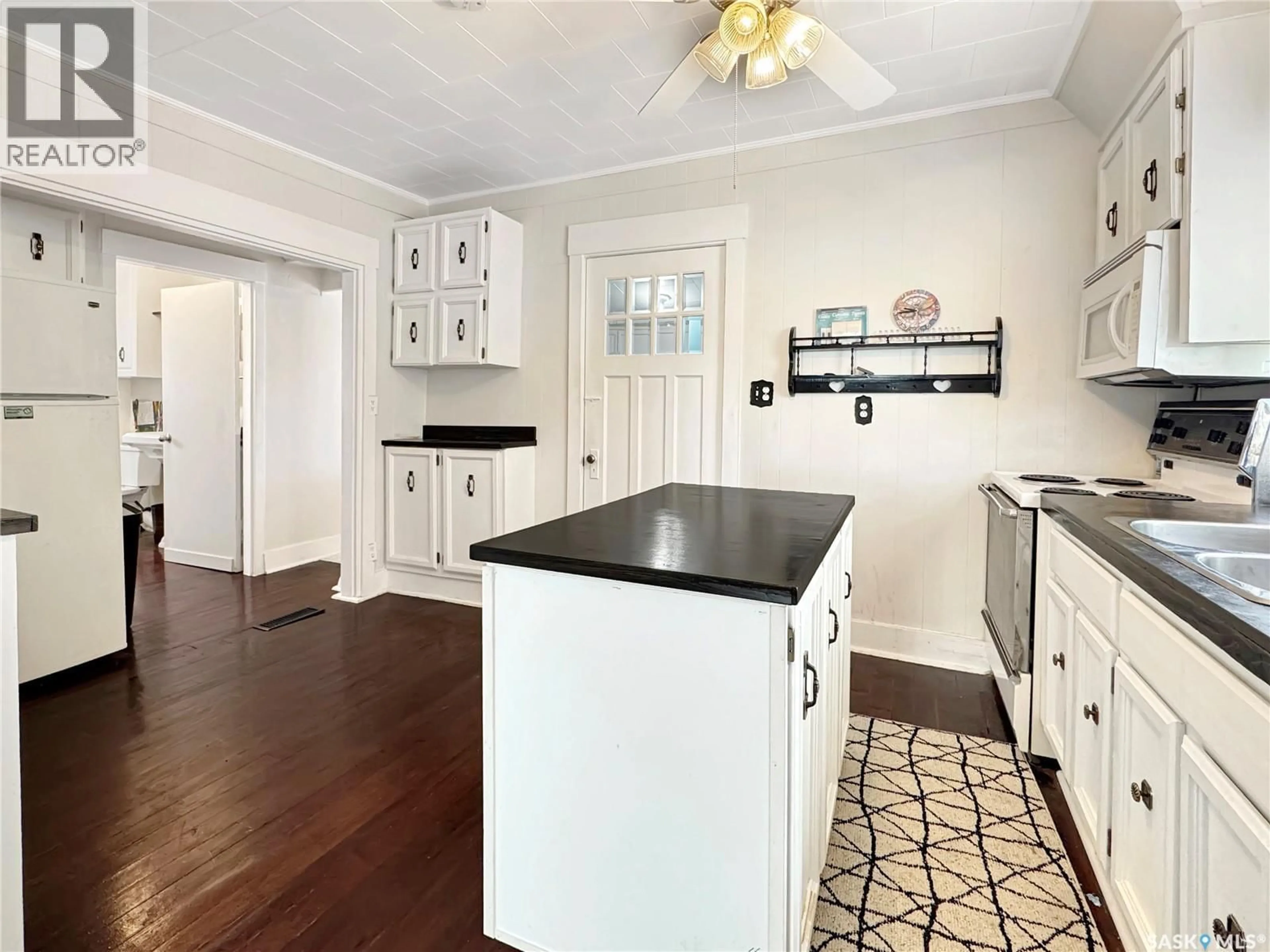 Open concept kitchen, unknown for 405 RAILWAY AVENUE, Cut Knife Saskatchewan S0M0N0