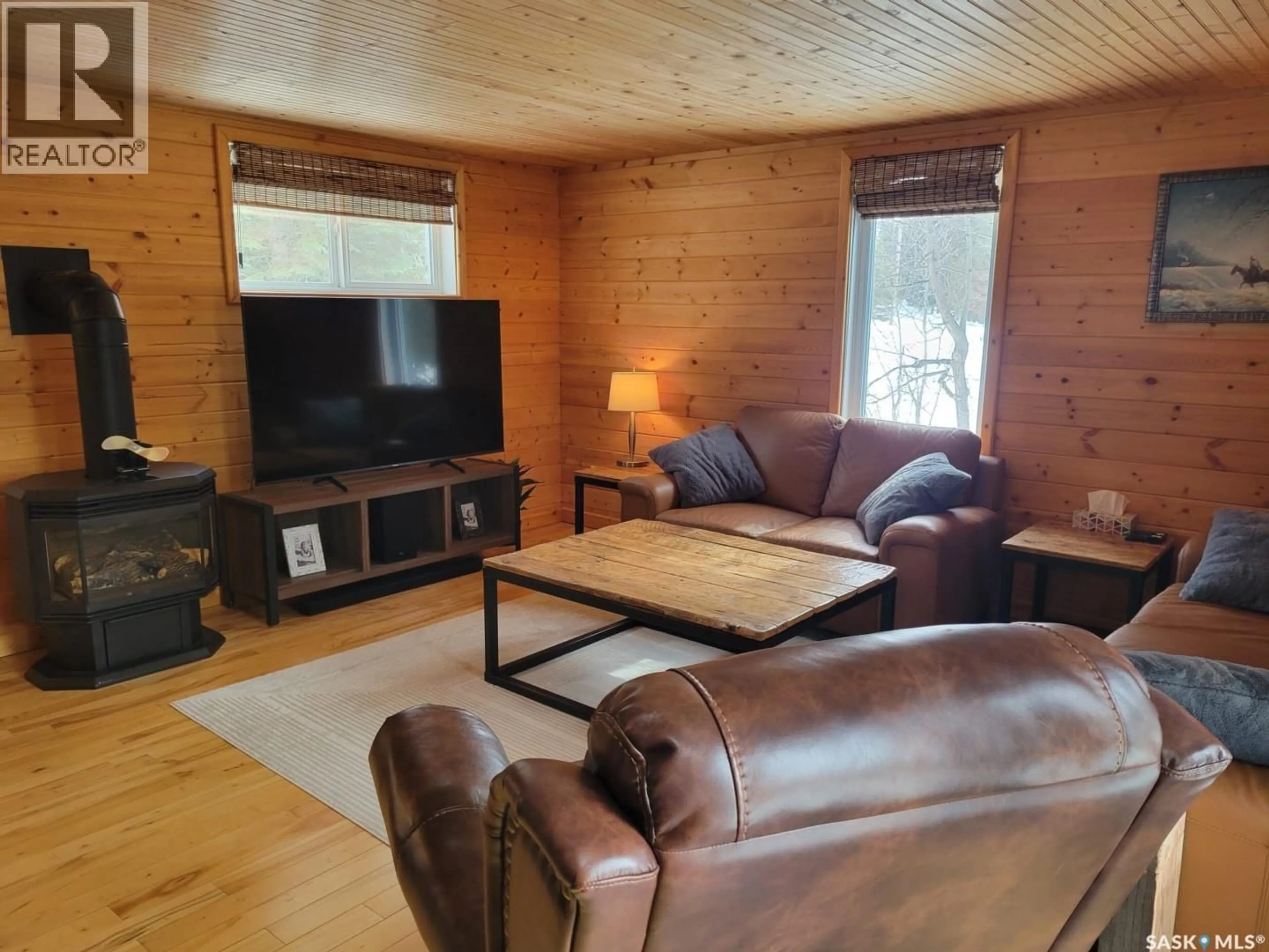 Living room with furniture, wood/laminate floor for 901 BRIGHTSAND PLACE, Mervin Rm No.499 Saskatchewan S0M2T0