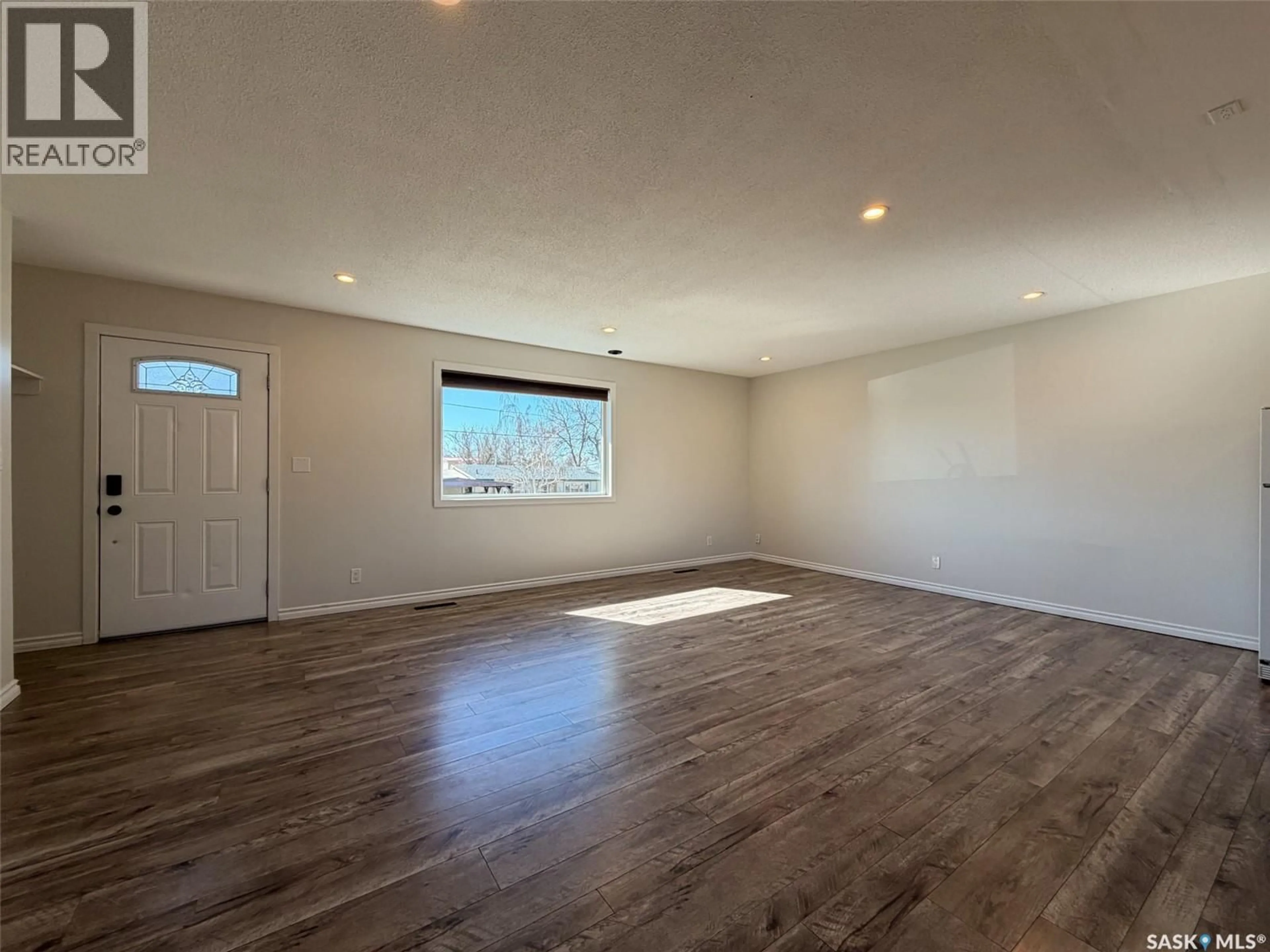 A pic of a room for S - 211 2ND STREET, Cabri Saskatchewan S0N0J0