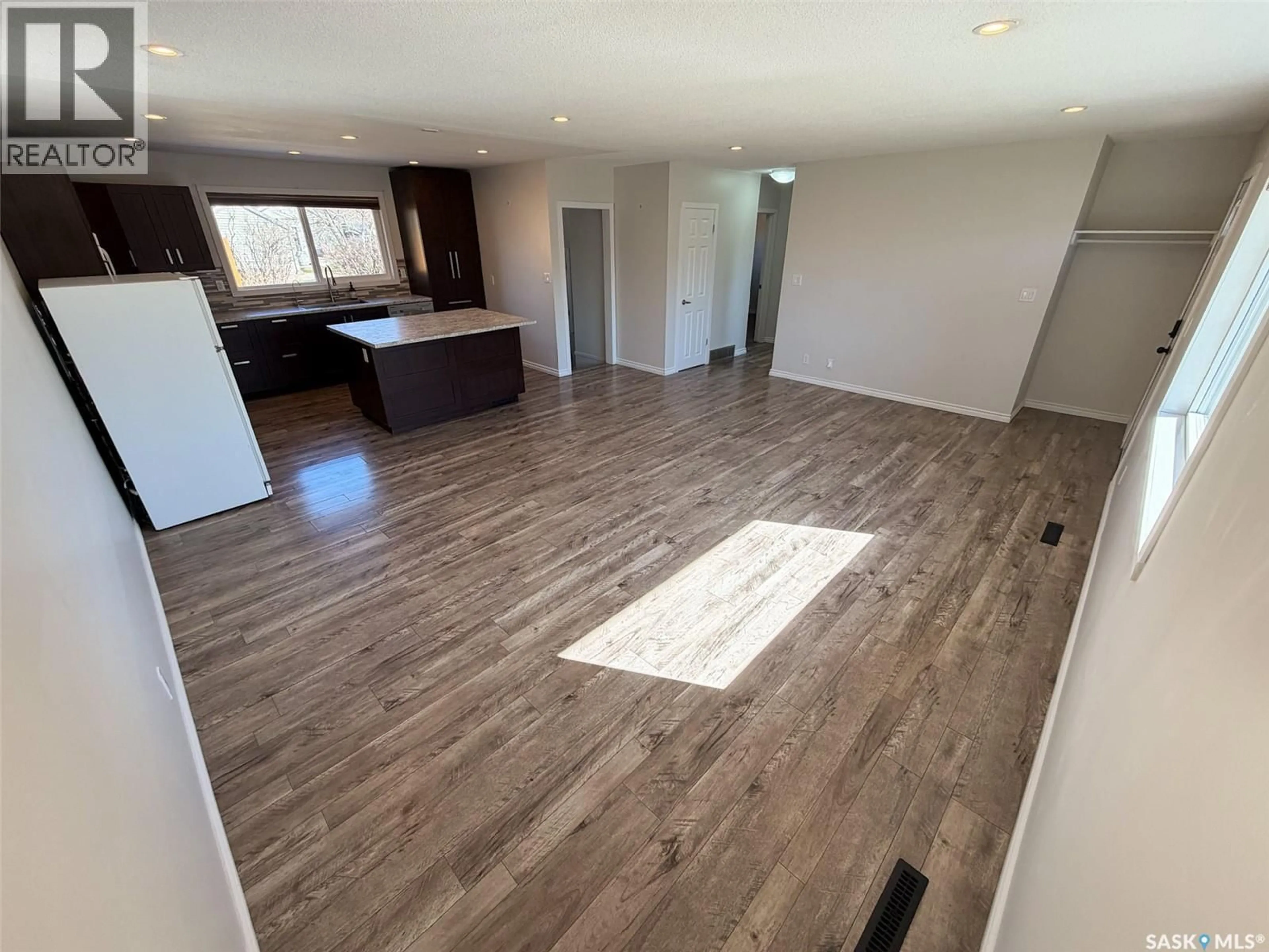 A pic of a room for S - 211 2ND STREET, Cabri Saskatchewan S0N0J0