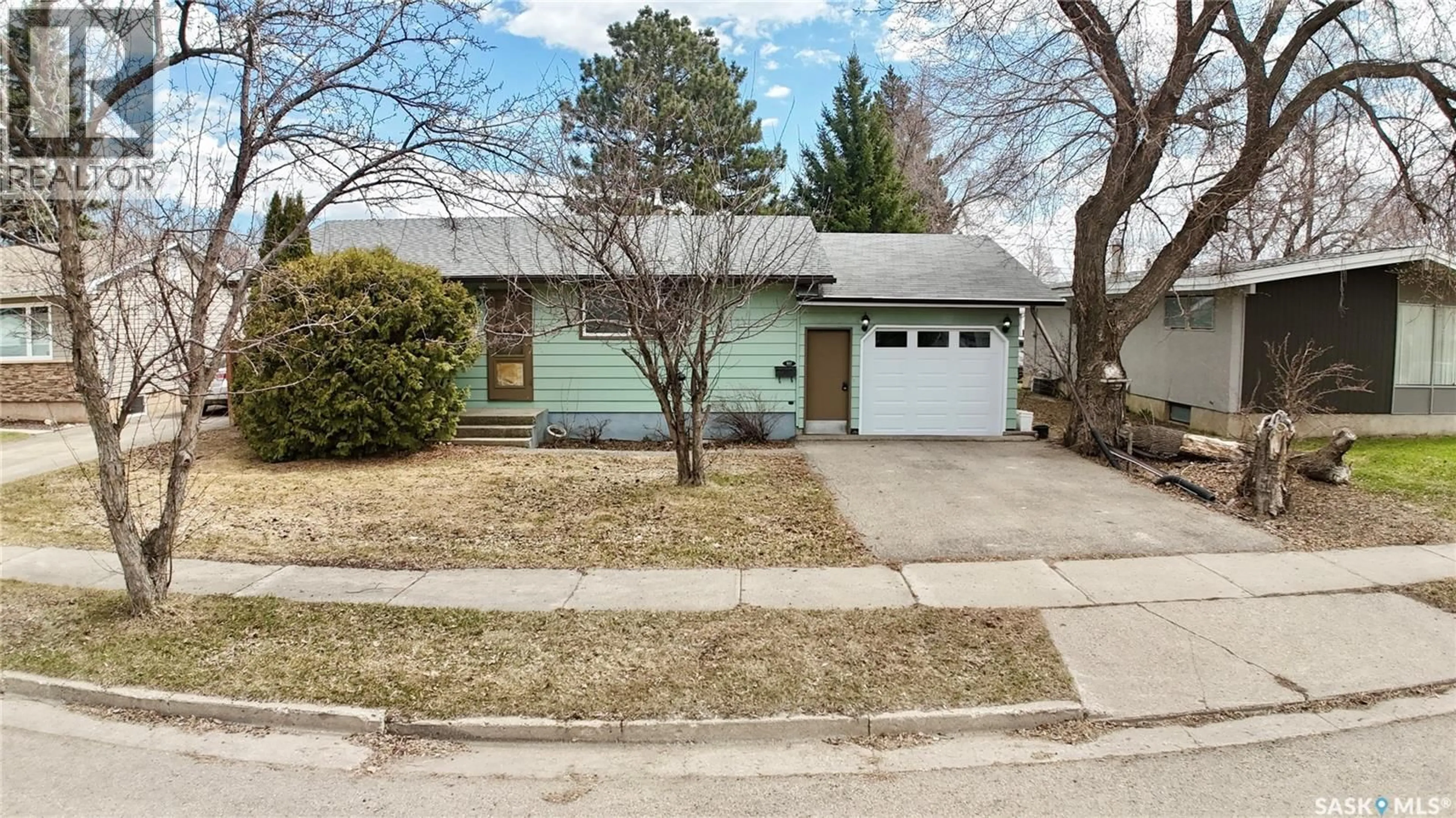 Unknown for 337 THIRD AVENUE, Yorkton Saskatchewan S3N1E1