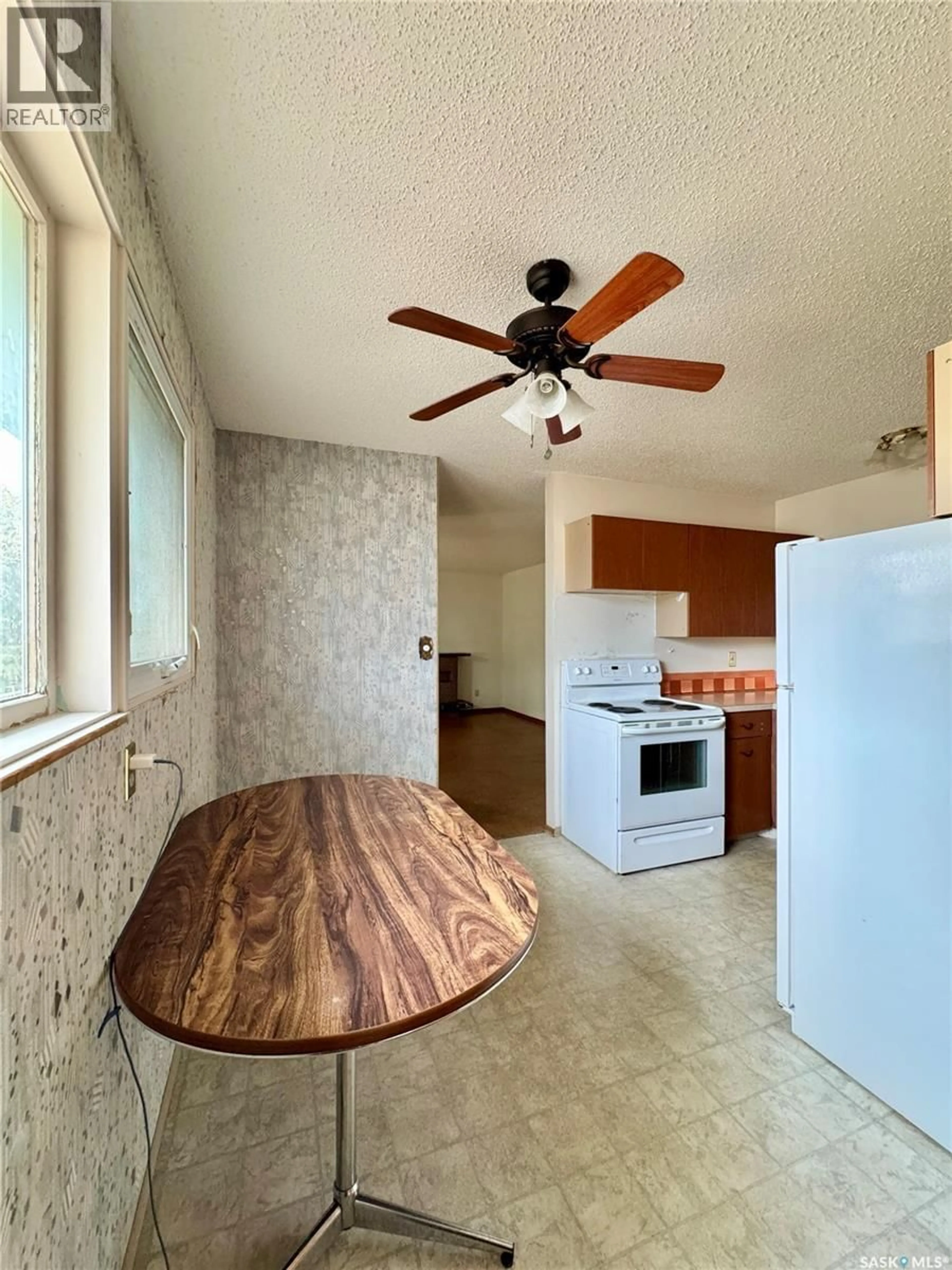 Standard kitchen, unknown for 337 THIRD AVENUE, Yorkton Saskatchewan S3N1E1