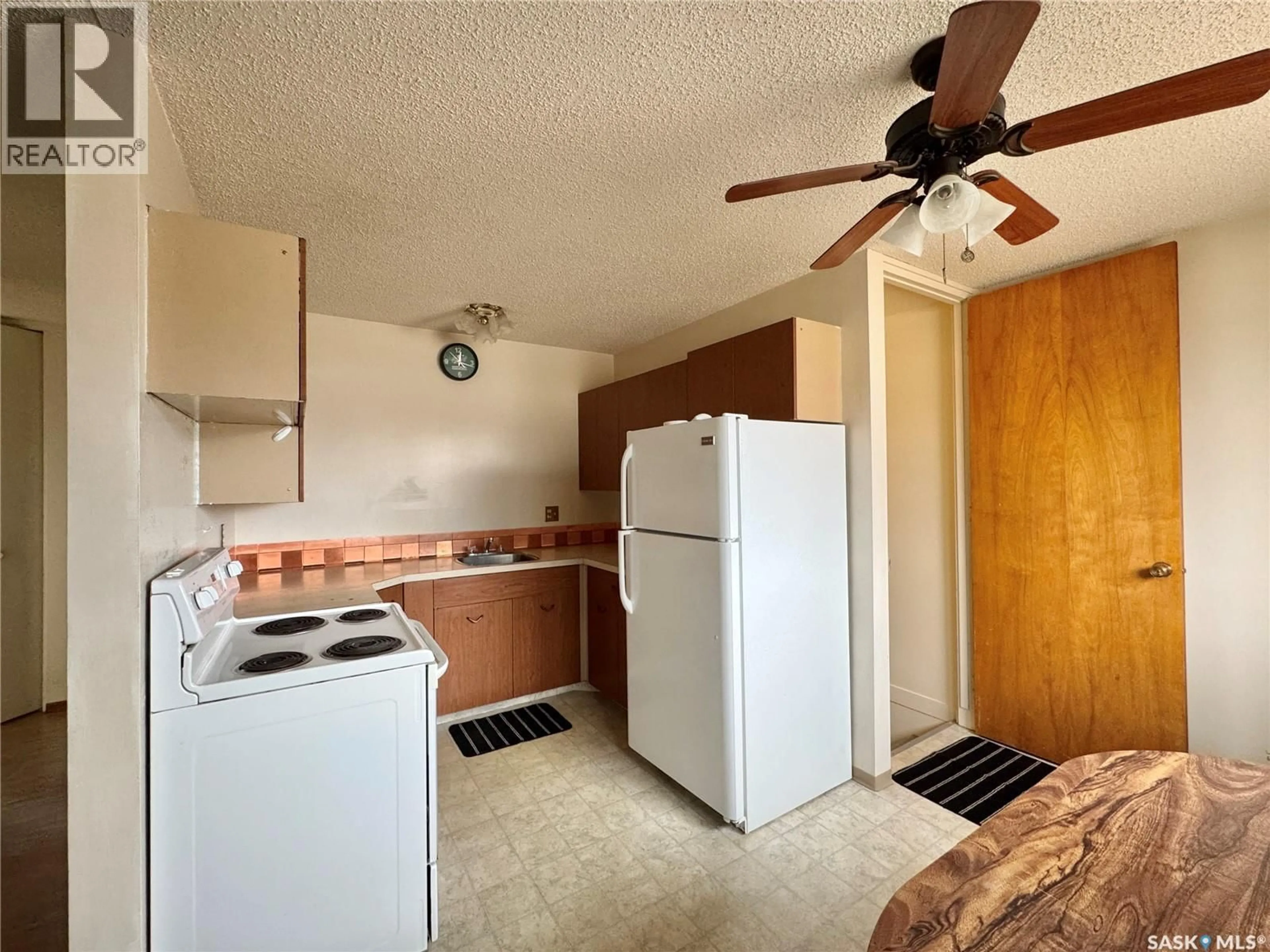 Standard kitchen, unknown for 337 THIRD AVENUE, Yorkton Saskatchewan S3N1E1