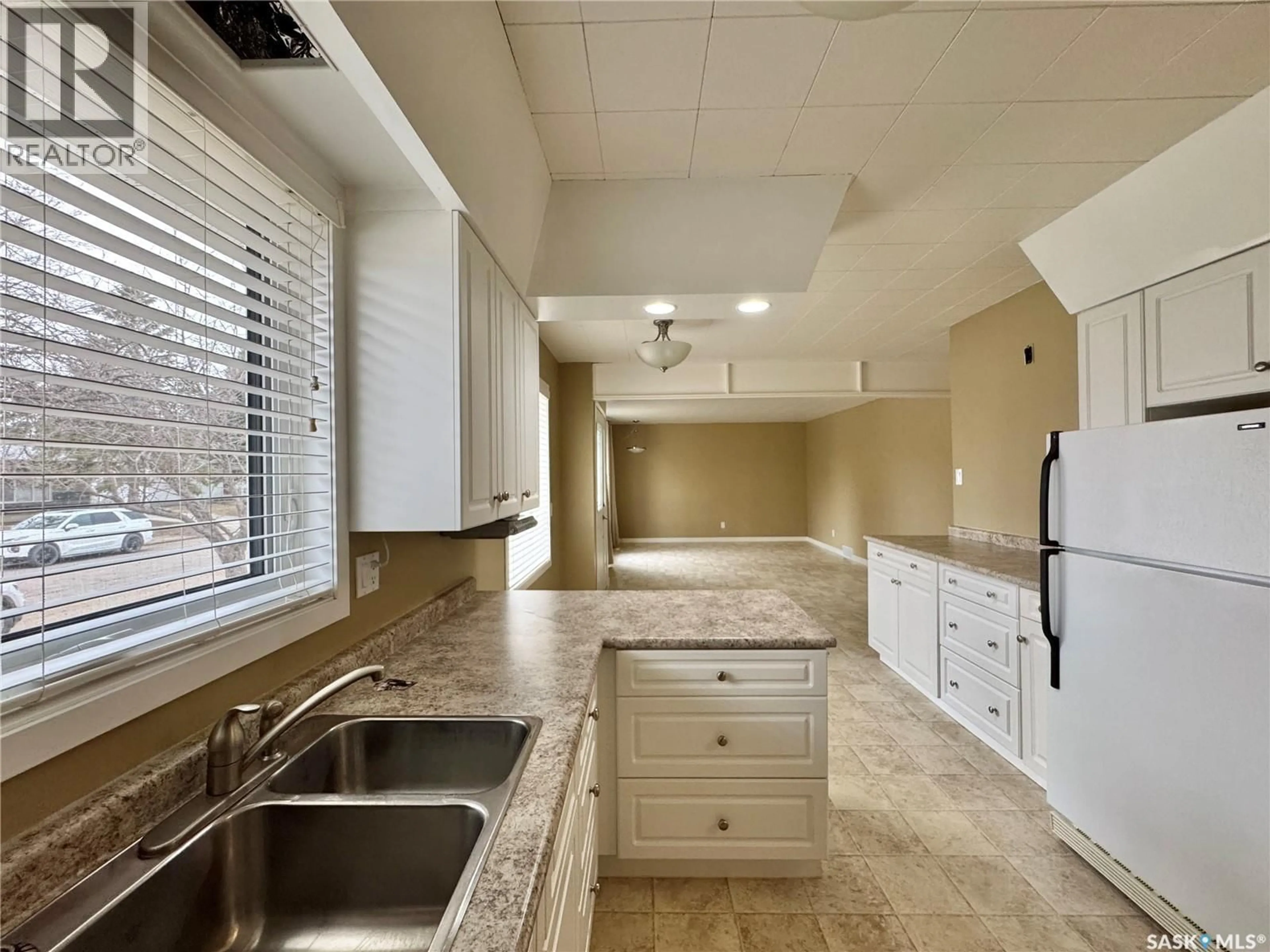 Open concept kitchen, ceramic/tile floor for 5 CRESTWOOD CRESCENT, Yorkton Saskatchewan S3N2P2