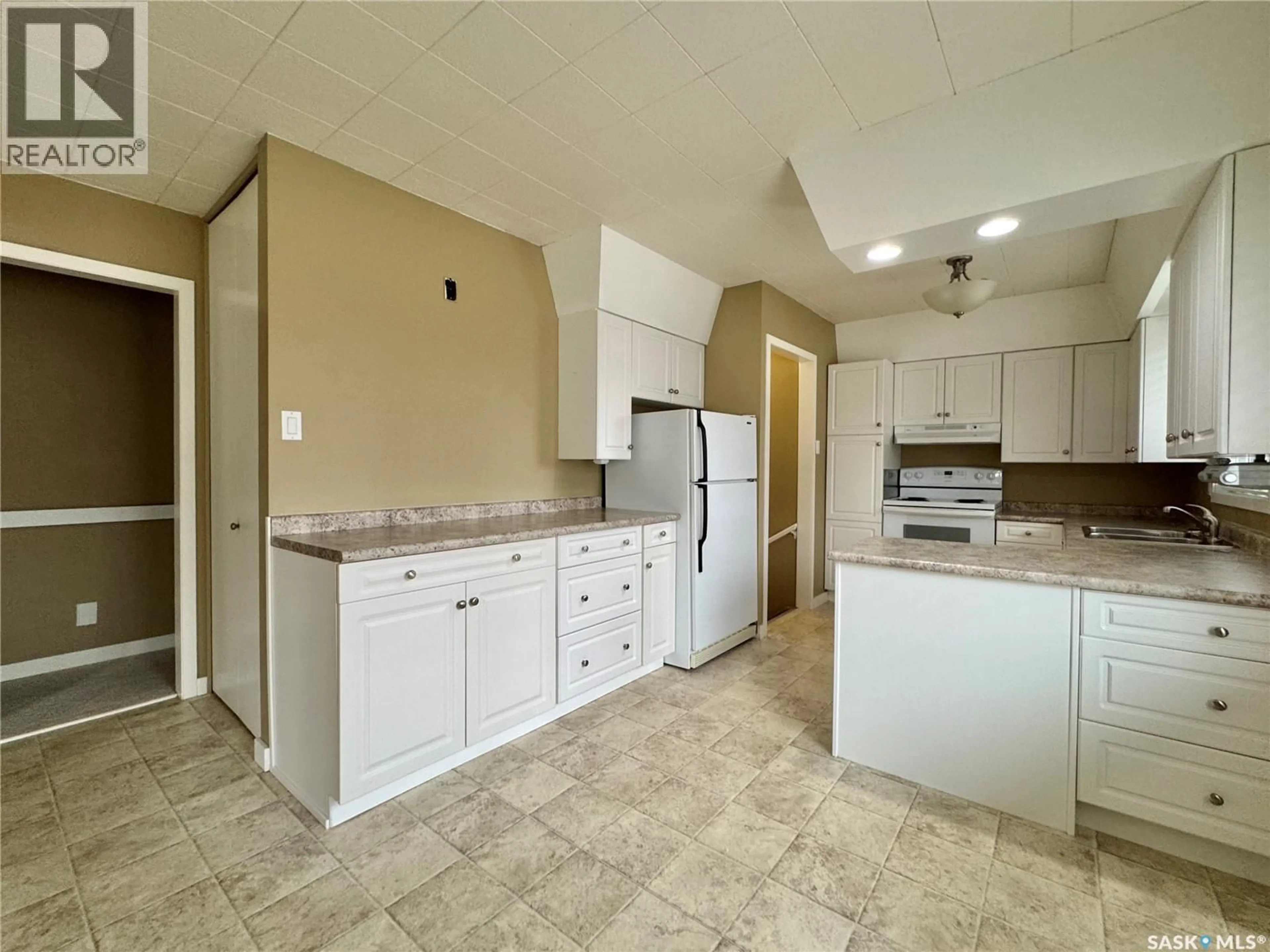 Standard kitchen, ceramic/tile floor for 5 CRESTWOOD CRESCENT, Yorkton Saskatchewan S3N2P2