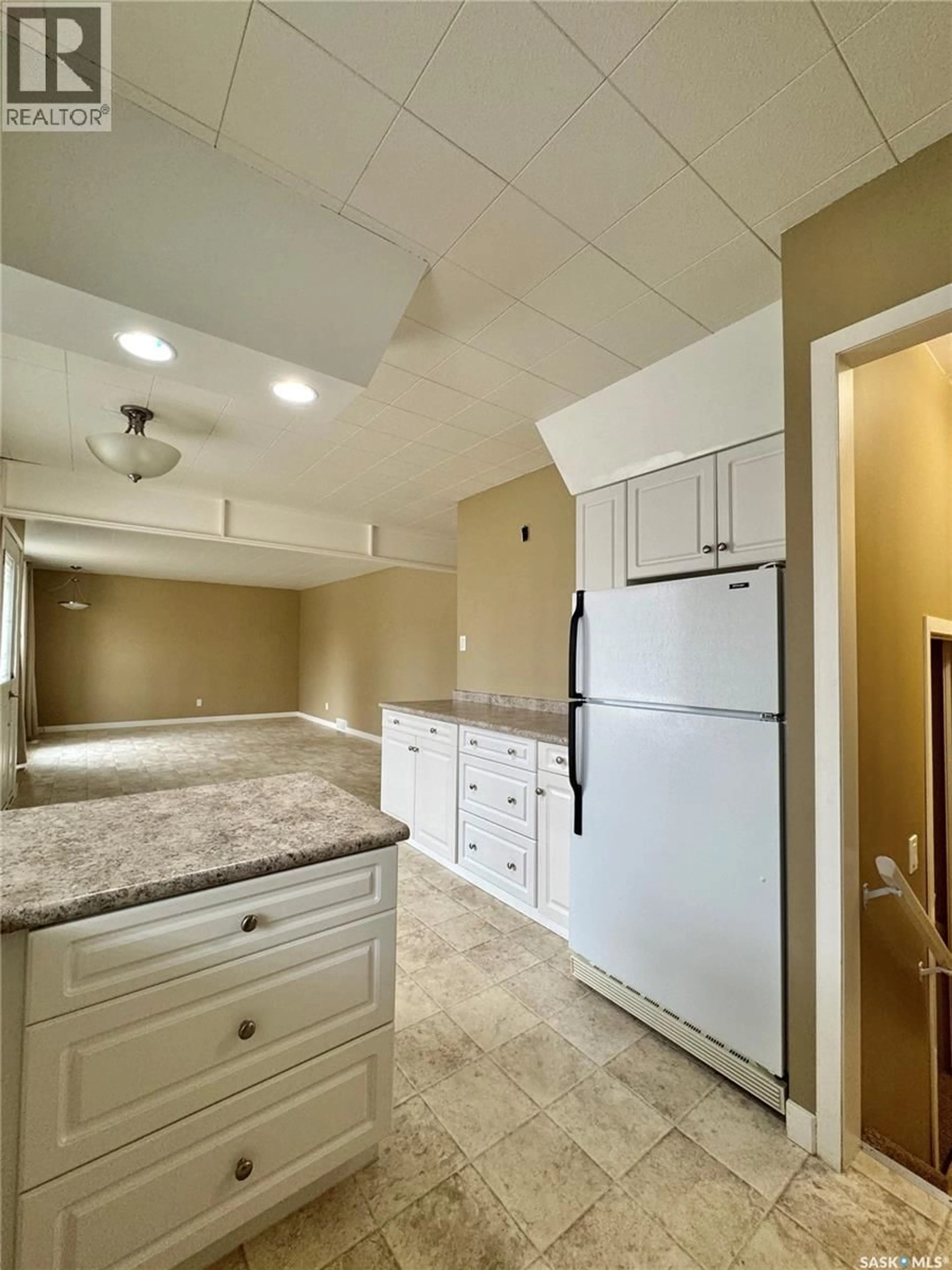 Standard kitchen, ceramic/tile floor for 5 CRESTWOOD CRESCENT, Yorkton Saskatchewan S3N2P2