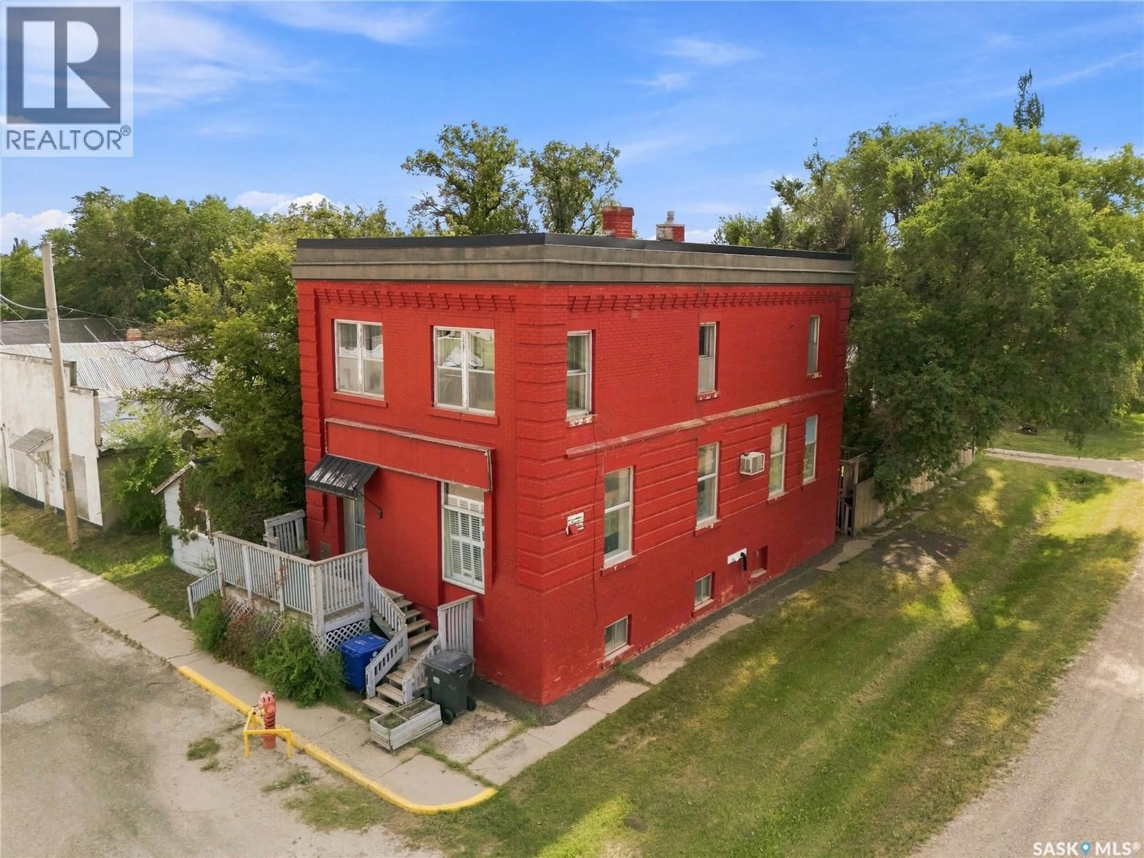 A pic from outside/outdoor area/front of a property/back of a property/a pic from drone, building for 1002 9TH STREET, Perdue Saskatchewan S0K3C0