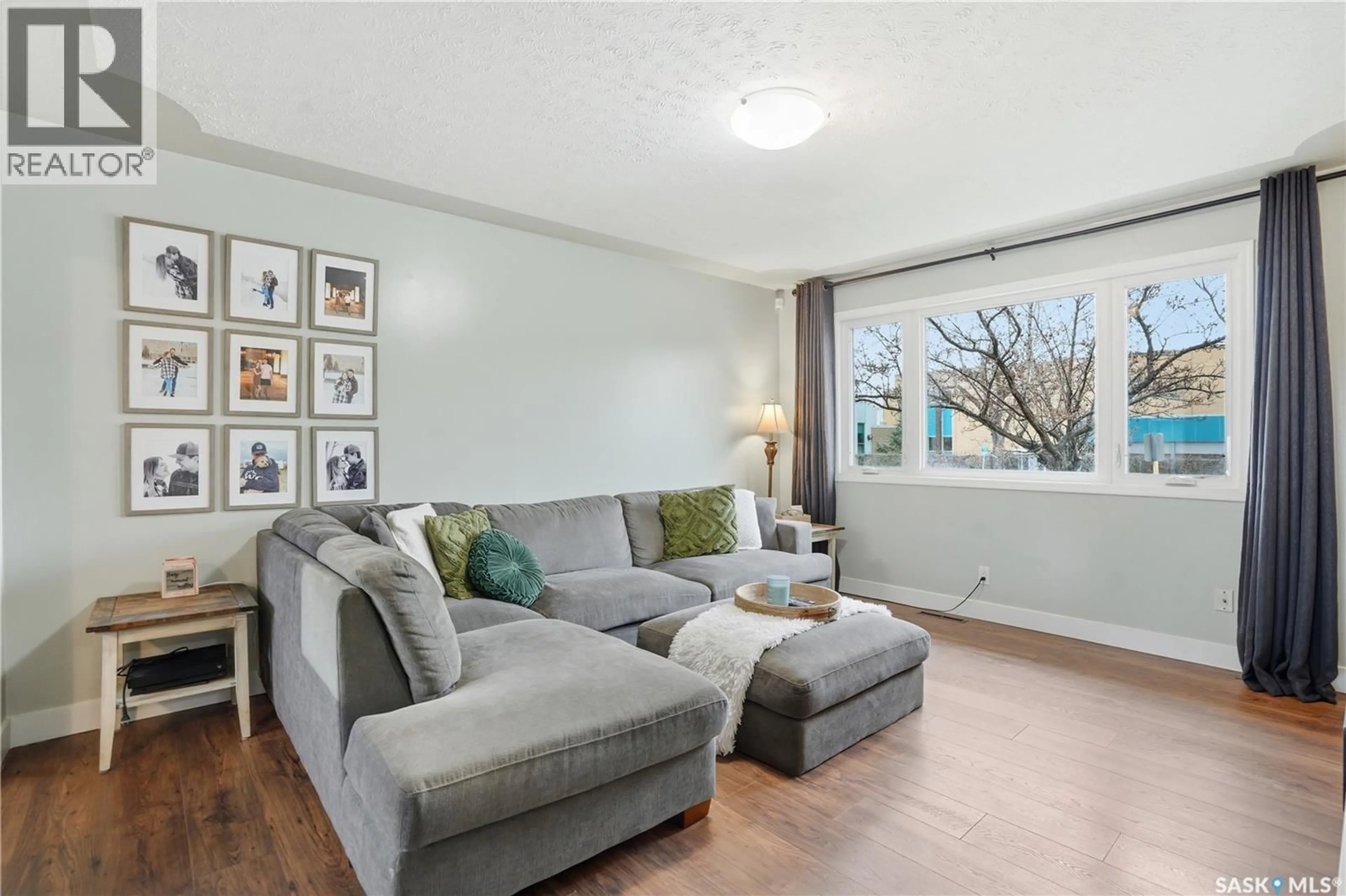 Living room with furniture, wood/laminate floor for 437 W AVENUE, Saskatoon Saskatchewan S7L3G9