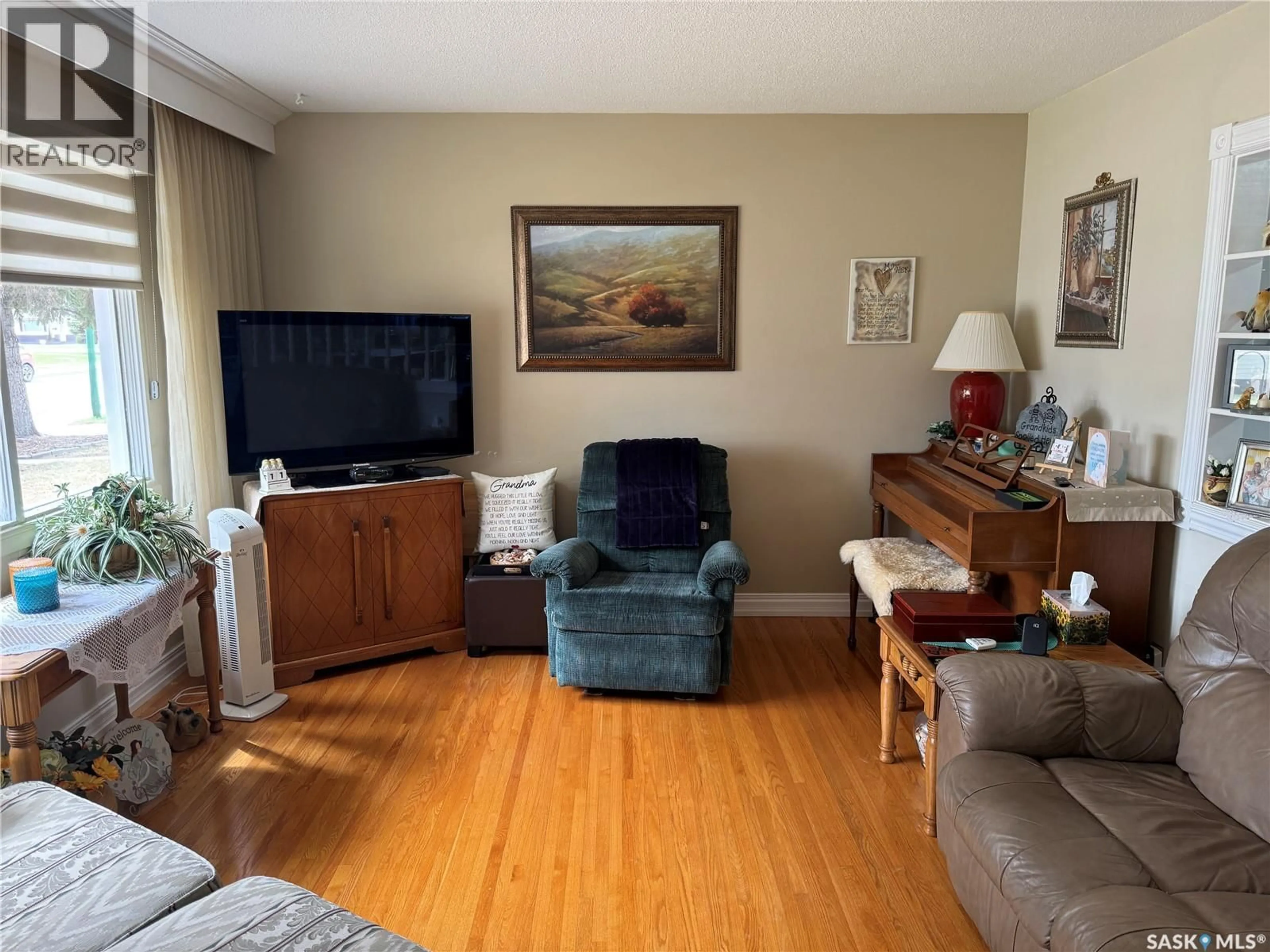 Living room with furniture, wood/laminate floor for 2504 TOMLINSON CRESCENT, Saskatoon Saskatchewan S7L3N2