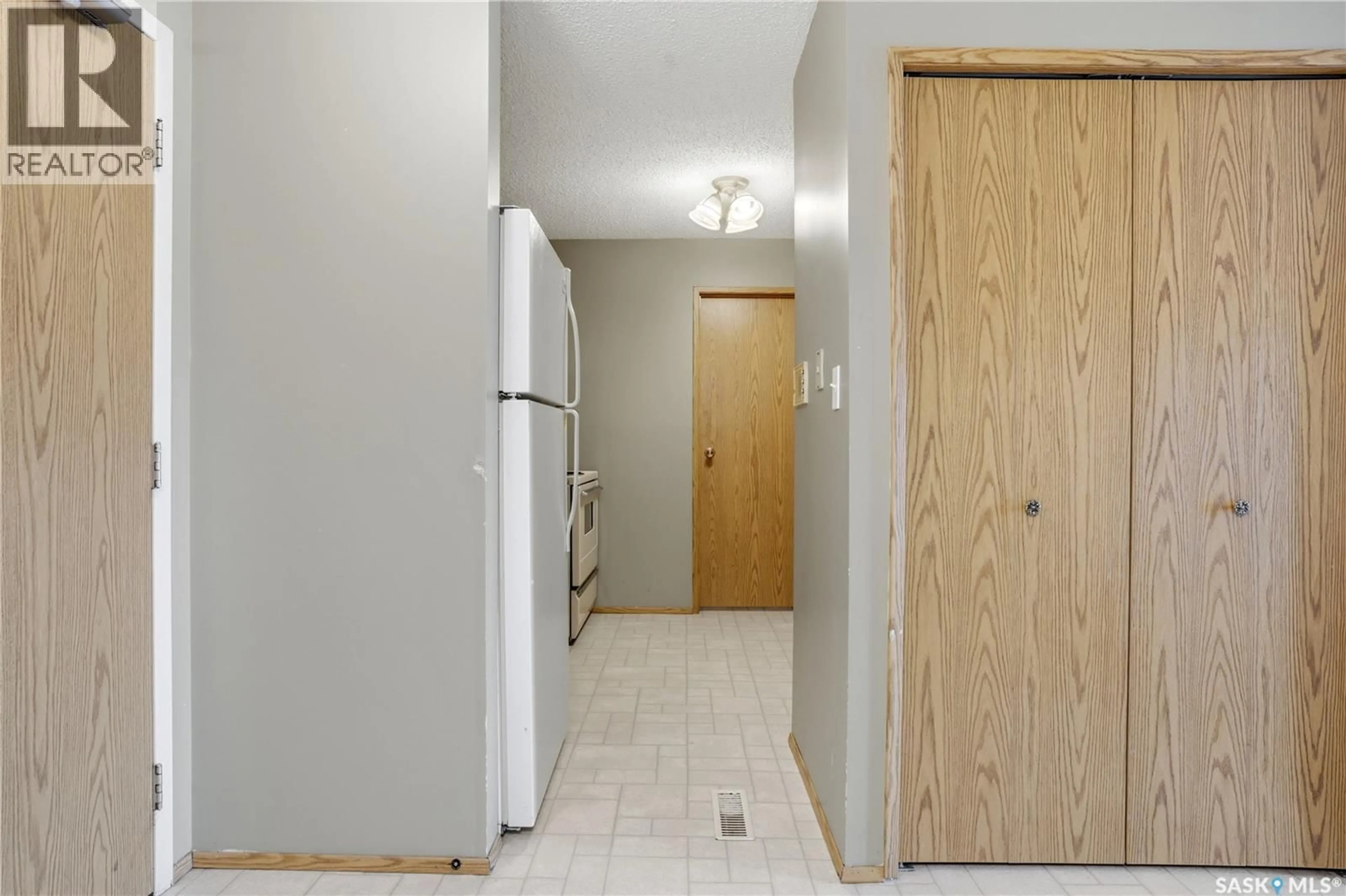 Indoor entryway for 6575 - 10 ROCHDALE BOULEVARD, Regina Saskatchewan S4X2Z1