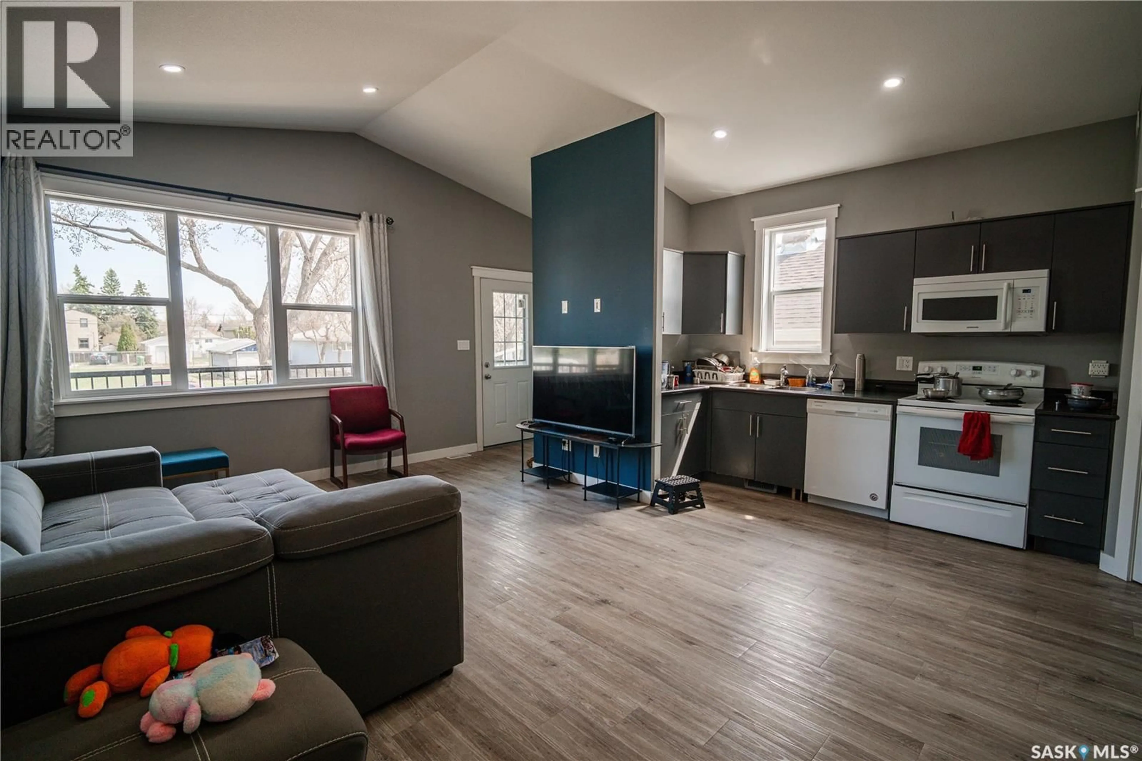 Open concept kitchen, wood/laminate floor for 264 OSLER STREET, Regina Saskatchewan S4R1V4
