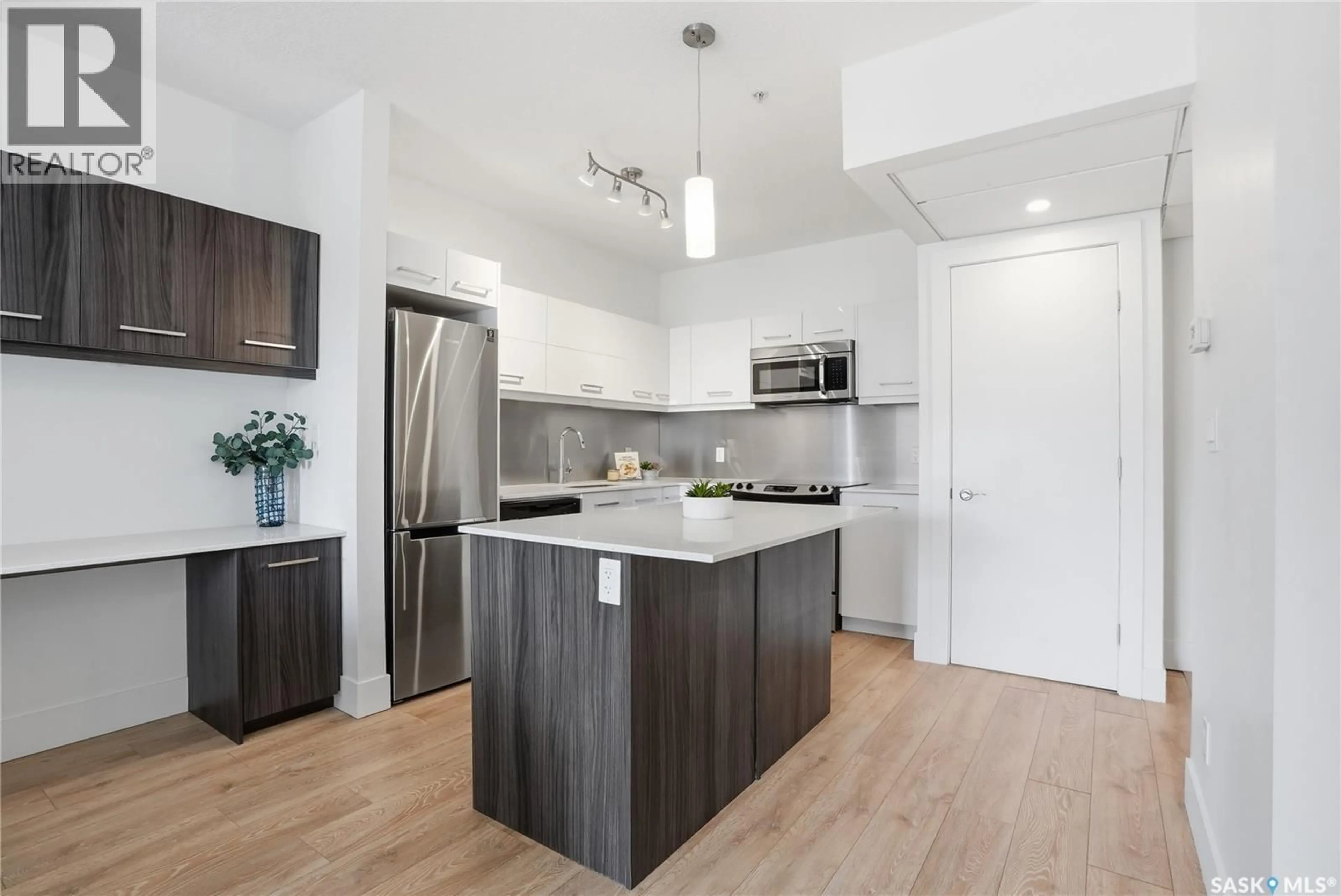 Open concept kitchen, wood/laminate floor for 409 - 310 B AVENUE, Saskatoon Saskatchewan S7M1M7