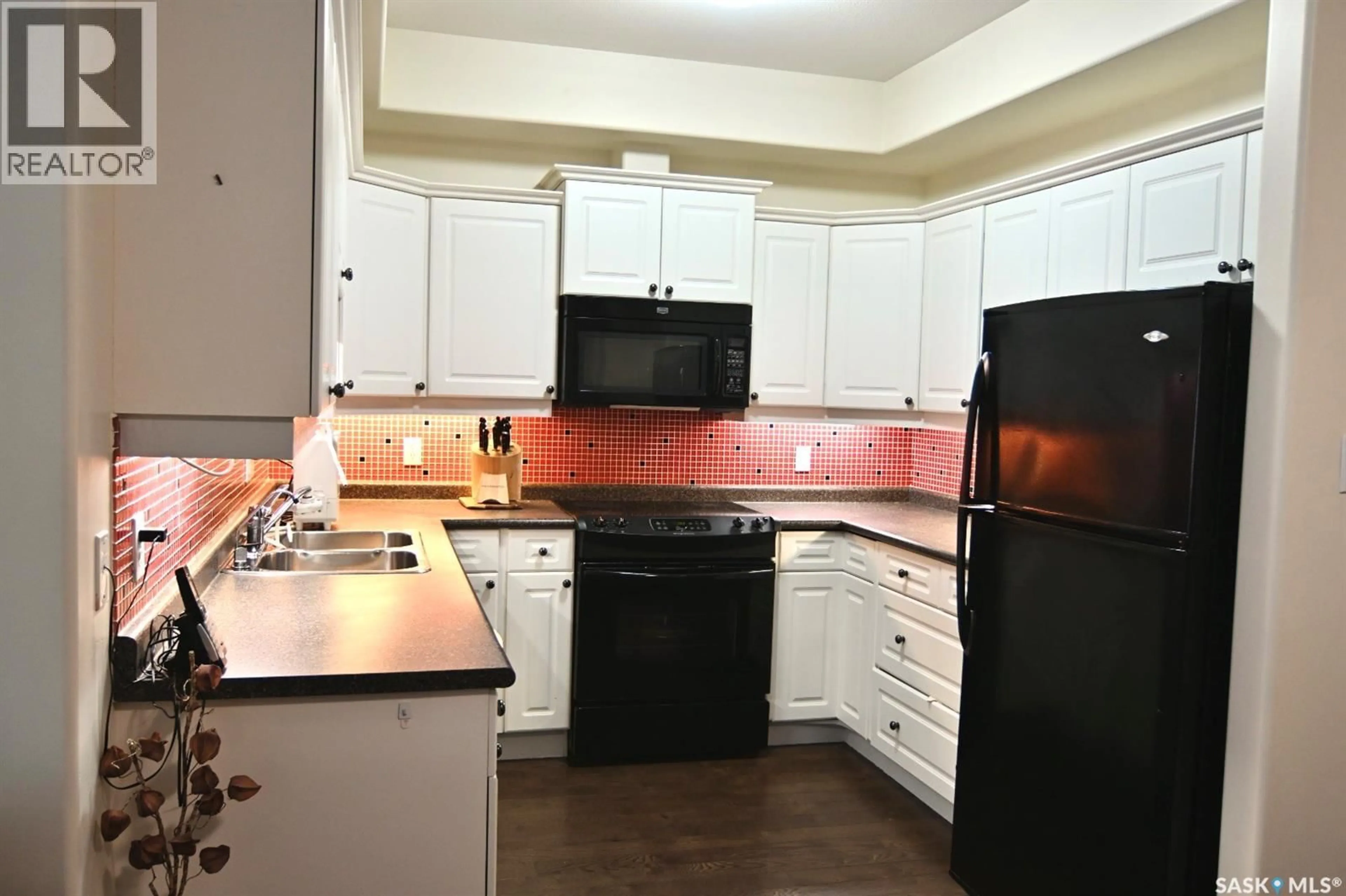 Standard kitchen, unknown for 106 110 ARMISTICE WAY, Saskatoon Saskatchewan S7J5L8