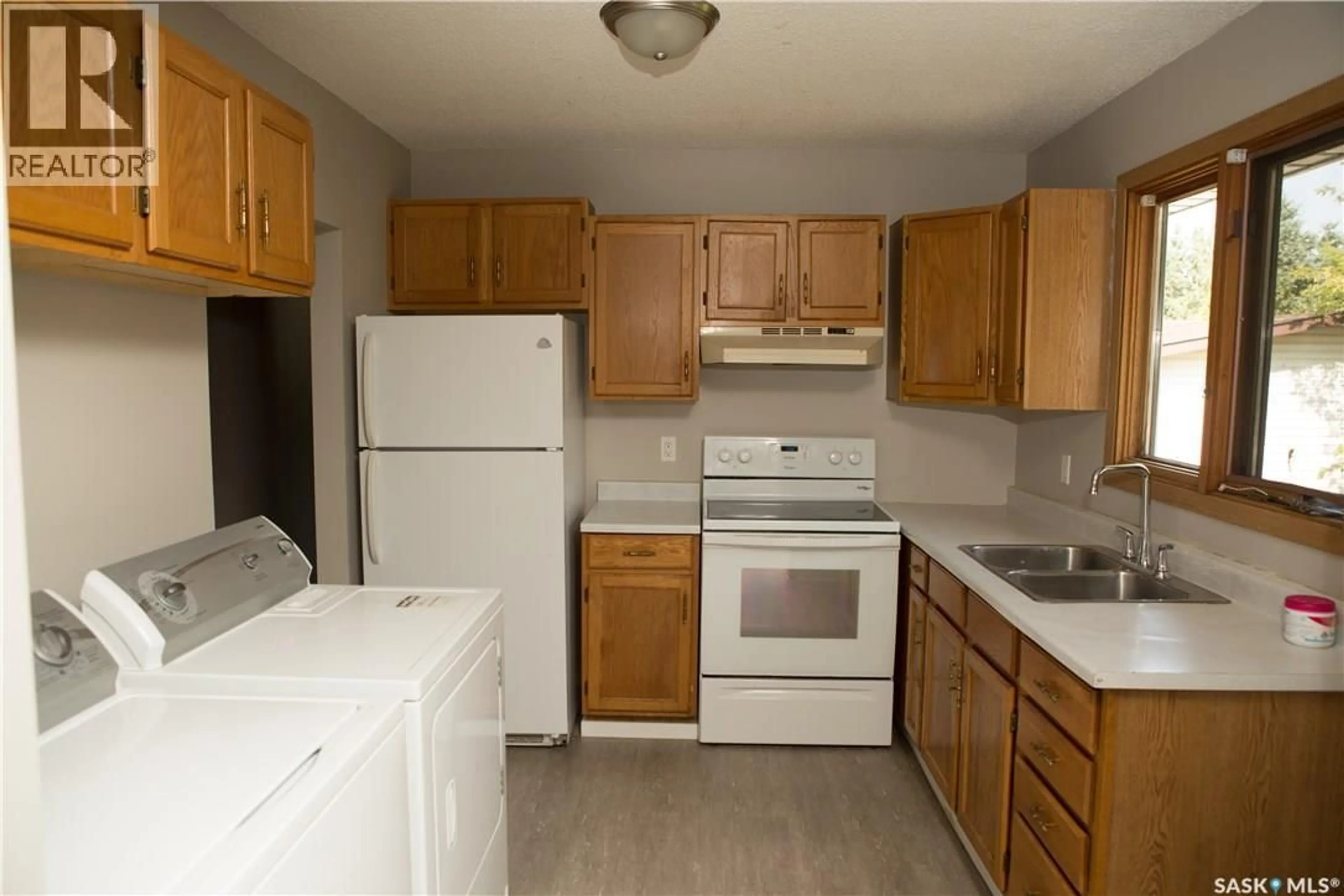 Standard kitchen, unknown for A&B - 81 CIRCLEBROOKE DRIVE, Yorkton Saskatchewan S3N2C9
