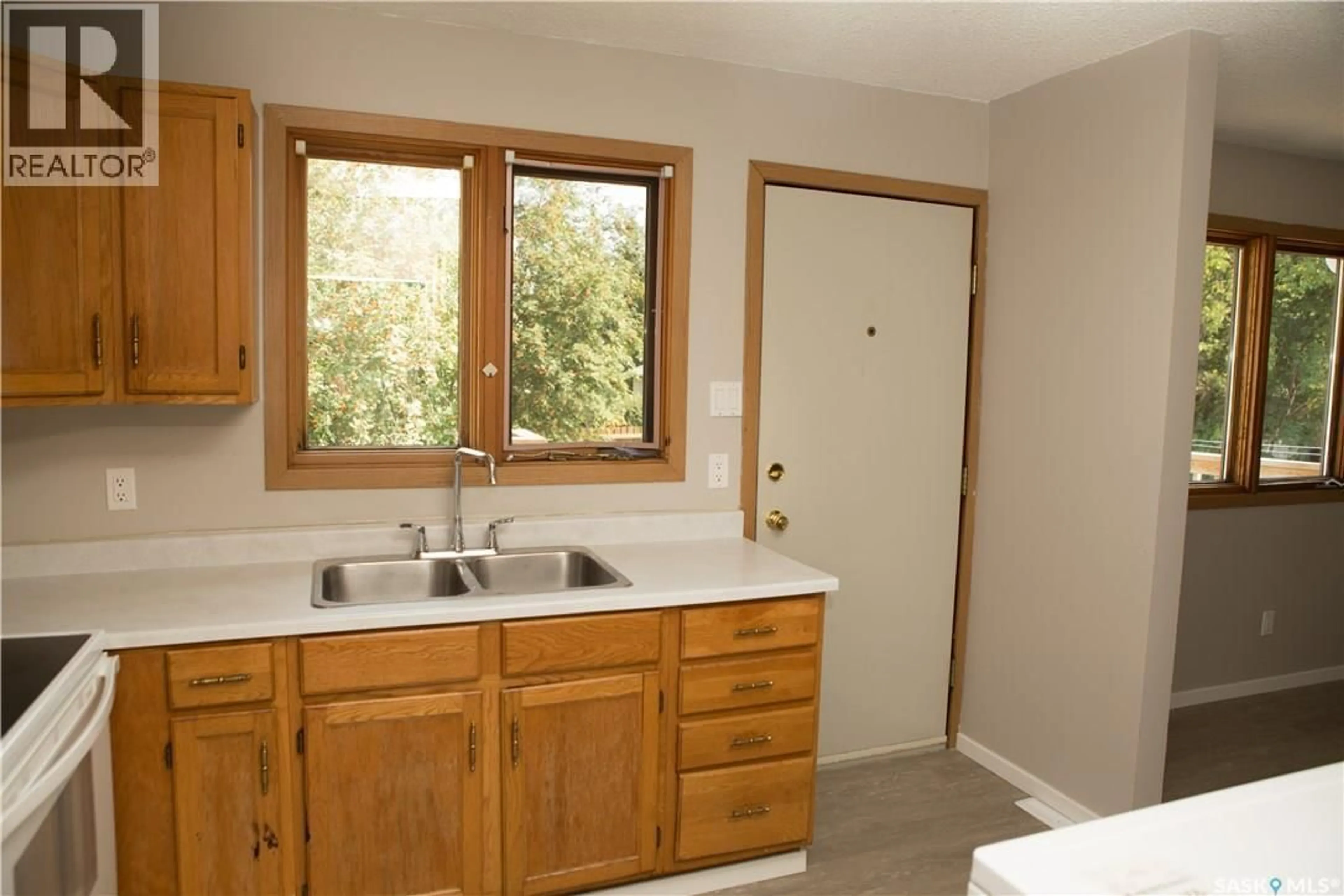 Standard bathroom, ceramic/tile floor for A&B - 81 CIRCLEBROOKE DRIVE, Yorkton Saskatchewan S3N2C9