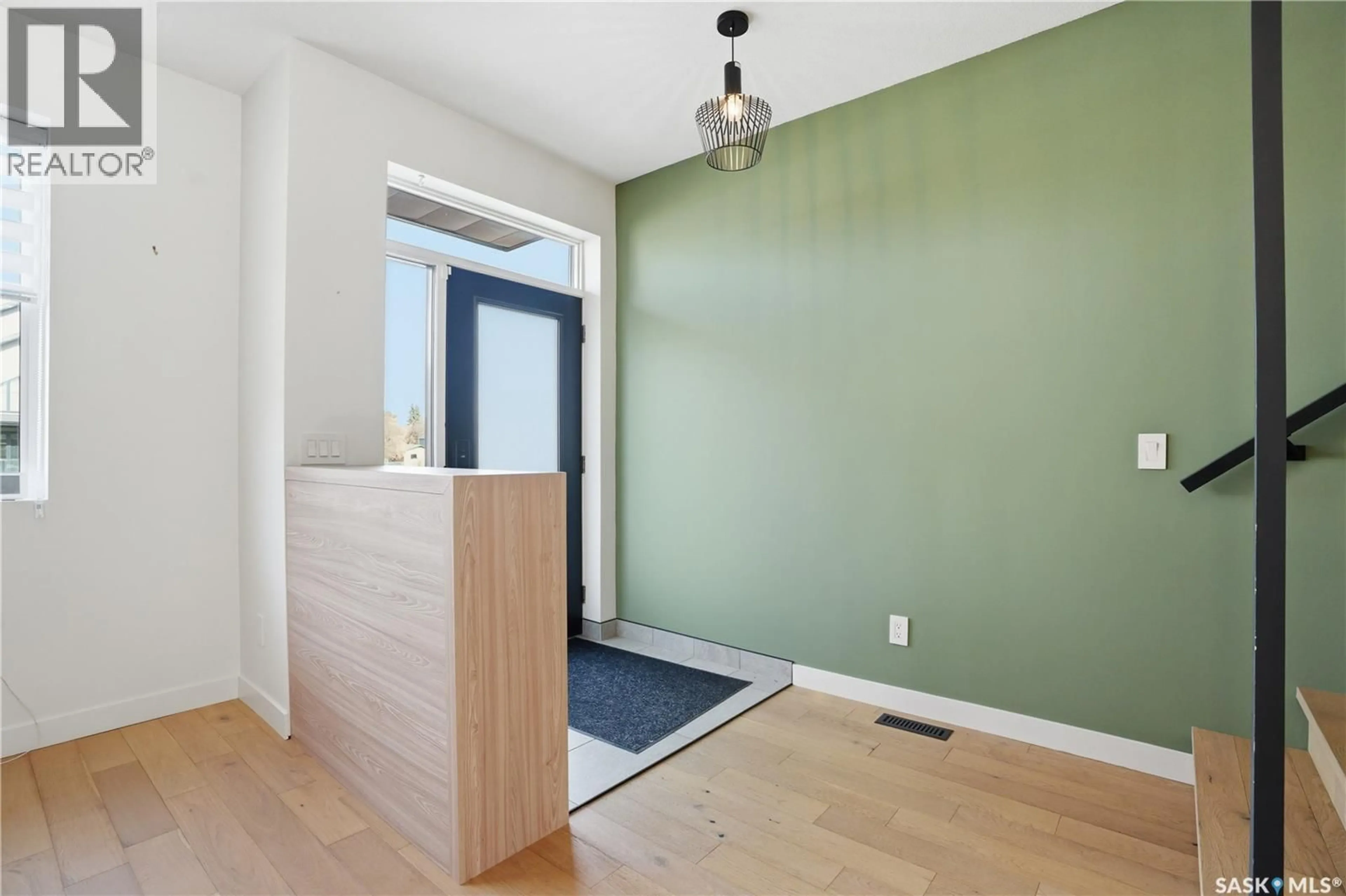 Indoor entryway for 1603 EDWARD AVENUE, Saskatoon Saskatchewan S7K3B5