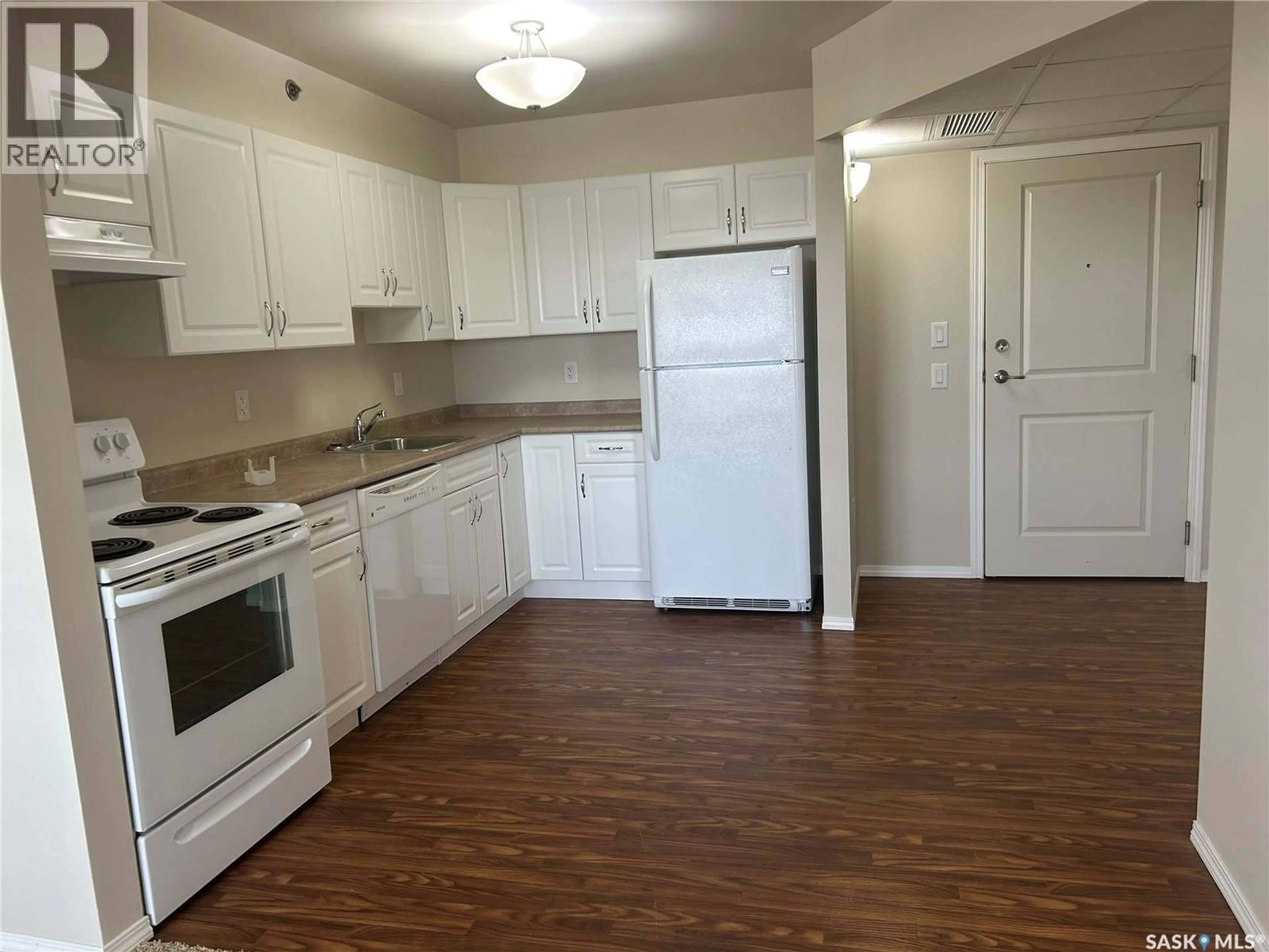 Standard kitchen, wood/laminate floor for 403 601 110TH AVENUE, Tisdale Saskatchewan S0E1T0