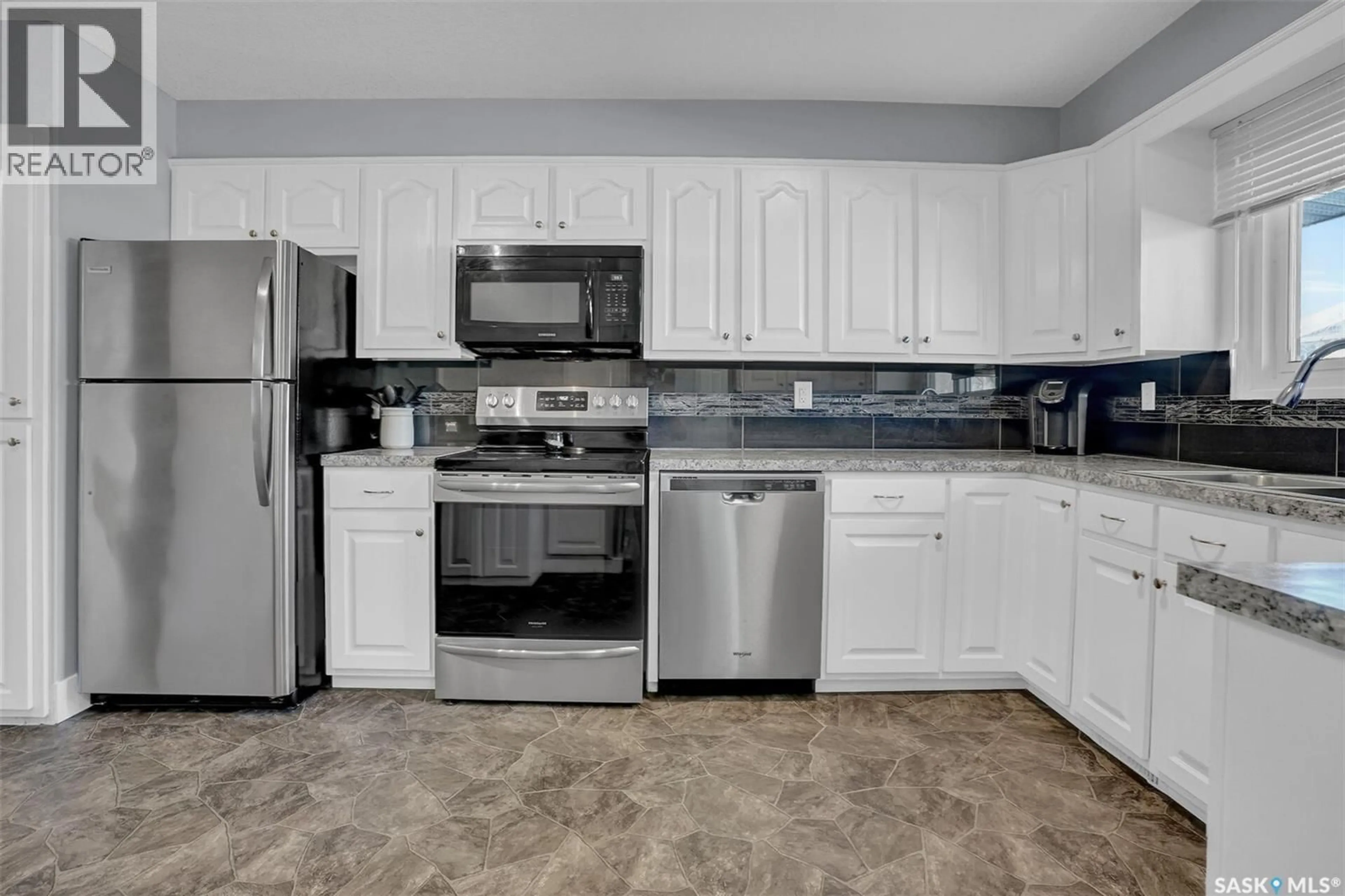 Standard kitchen, ceramic/tile floor for 194 PLAINSVIEW DRIVE, Regina Saskatchewan S4S6L2