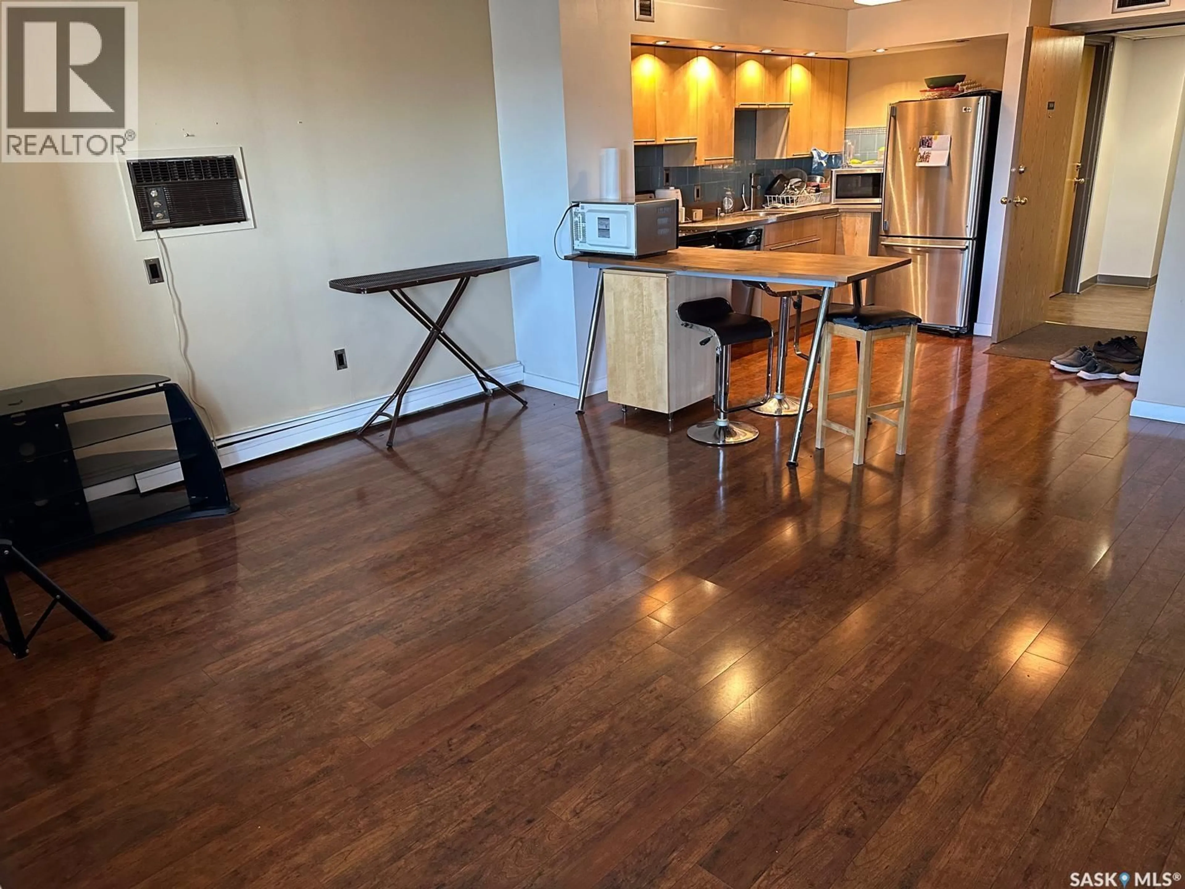 Open concept kitchen, wood/laminate floor for 405 - 904 5TH AVENUE N, Saskatoon Saskatchewan S7K6Z3