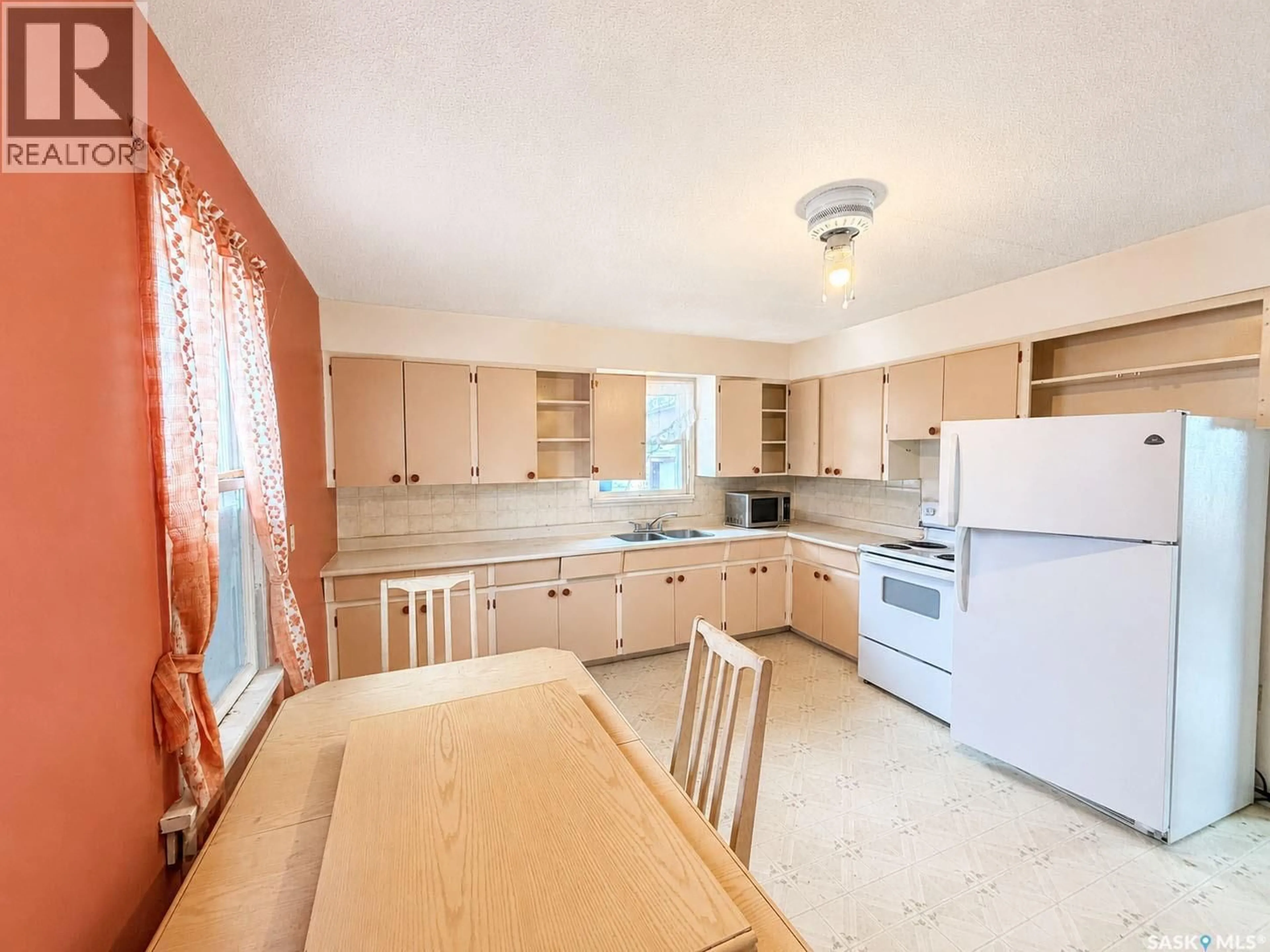 Standard kitchen, unknown for 1915 15TH STREET, Prince Albert Saskatchewan S6V3V1
